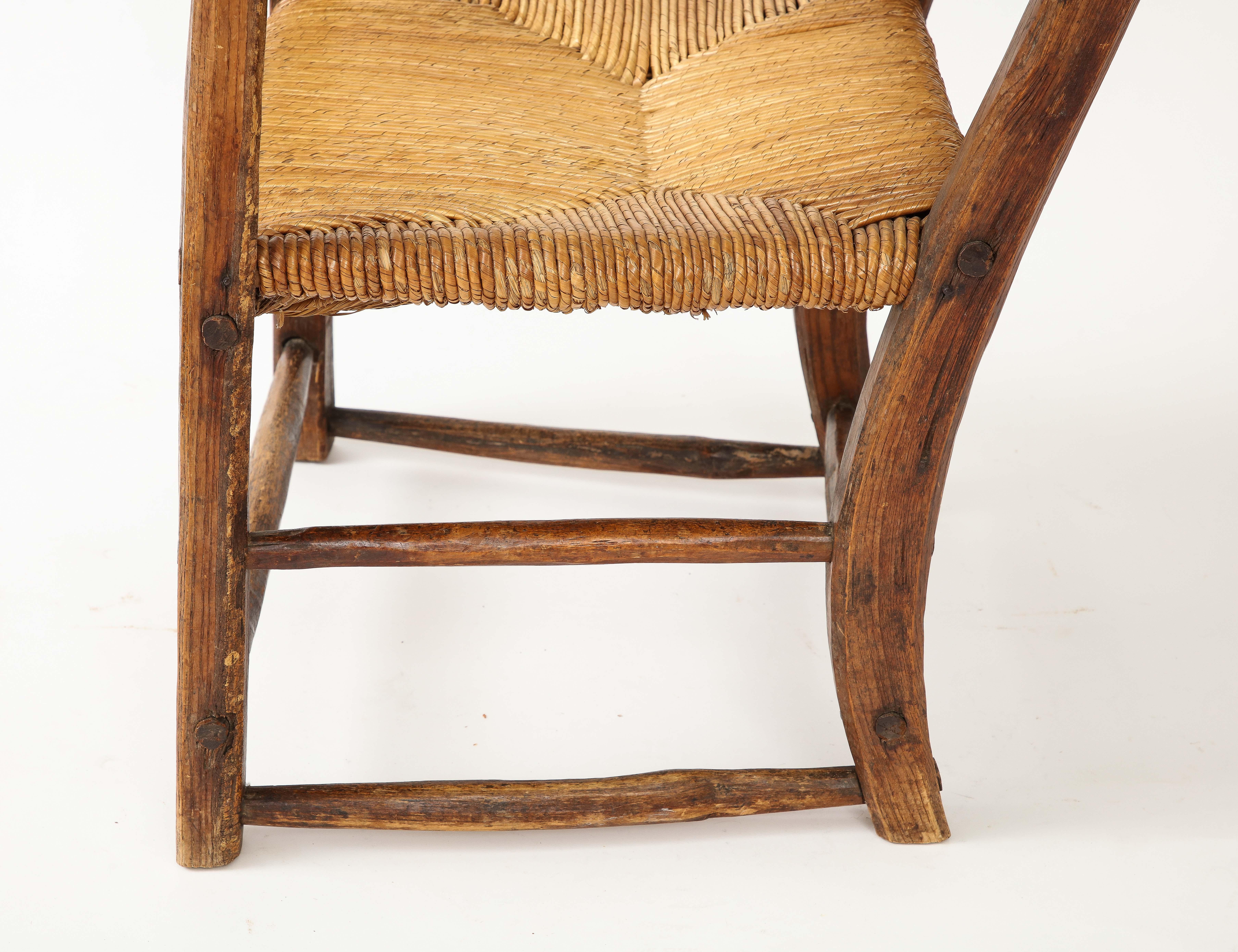Chaise française rustique du 19ème siècle avec assise en paille en vente 1