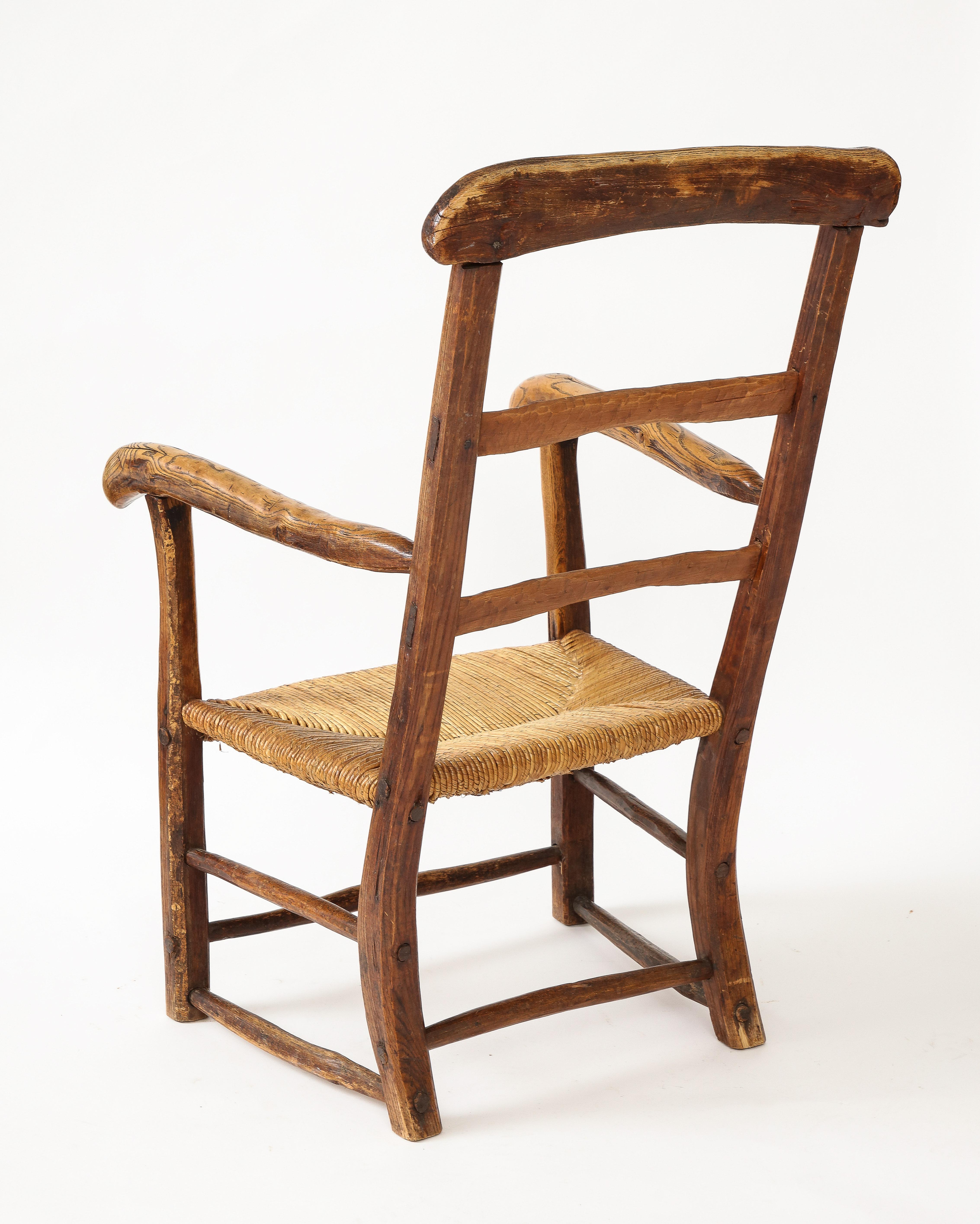 Chaise française rustique du 19ème siècle avec assise en paille en vente 3