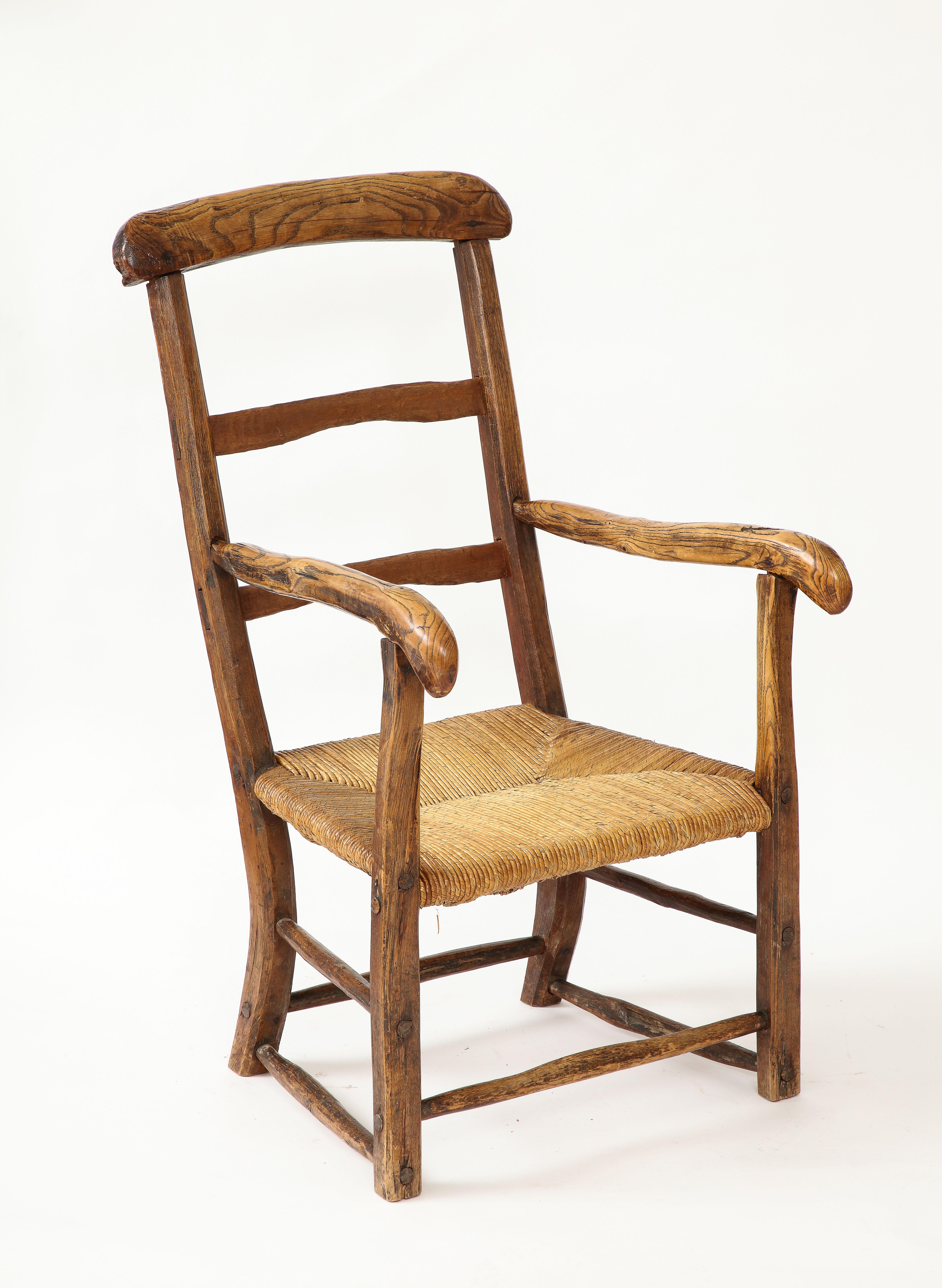 Chaise française rustique du 19ème siècle avec assise en paille en vente 6