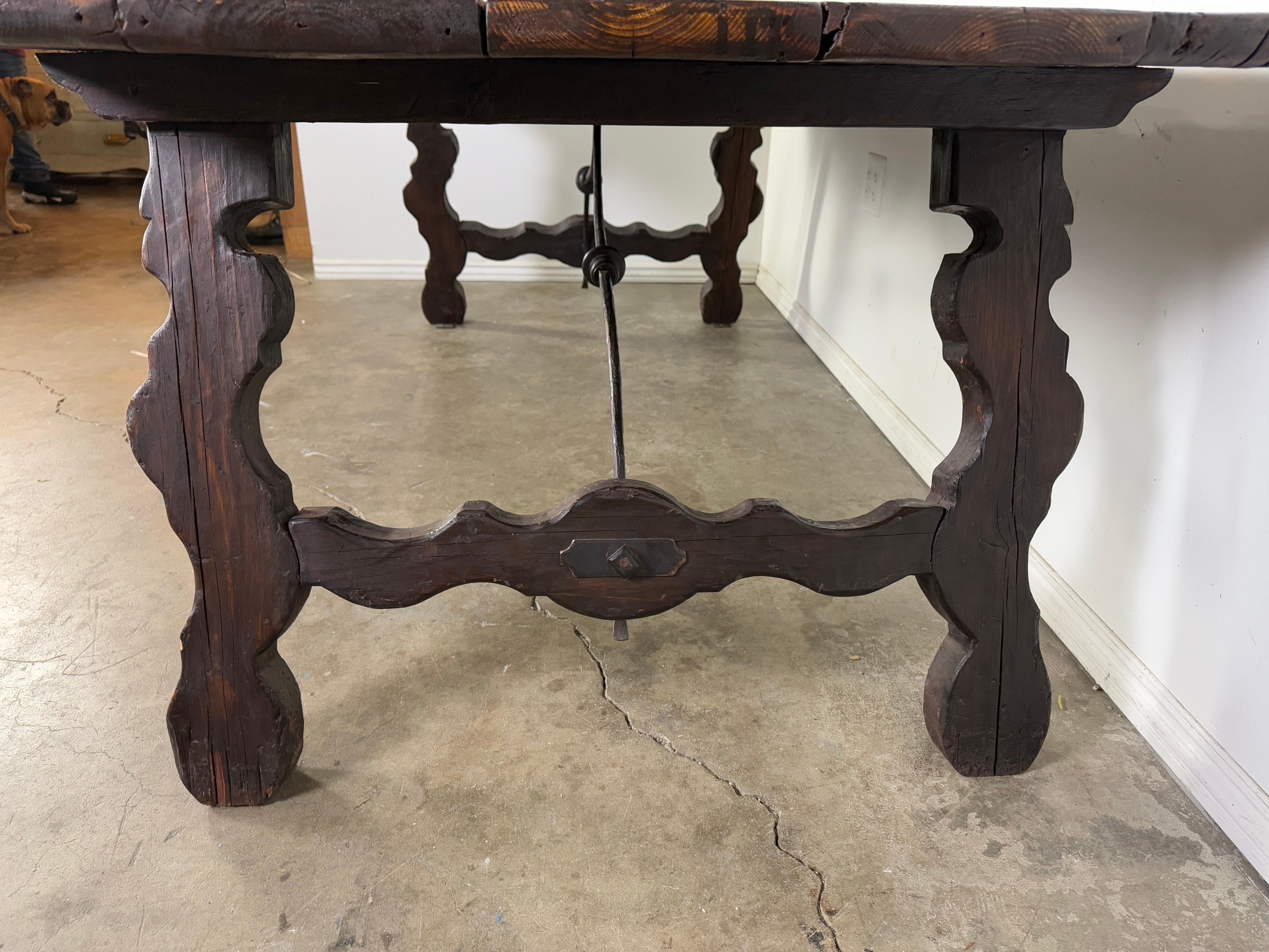 XIXe siècle Table à tréteaux espagnol rustique du 19e siècle en vente