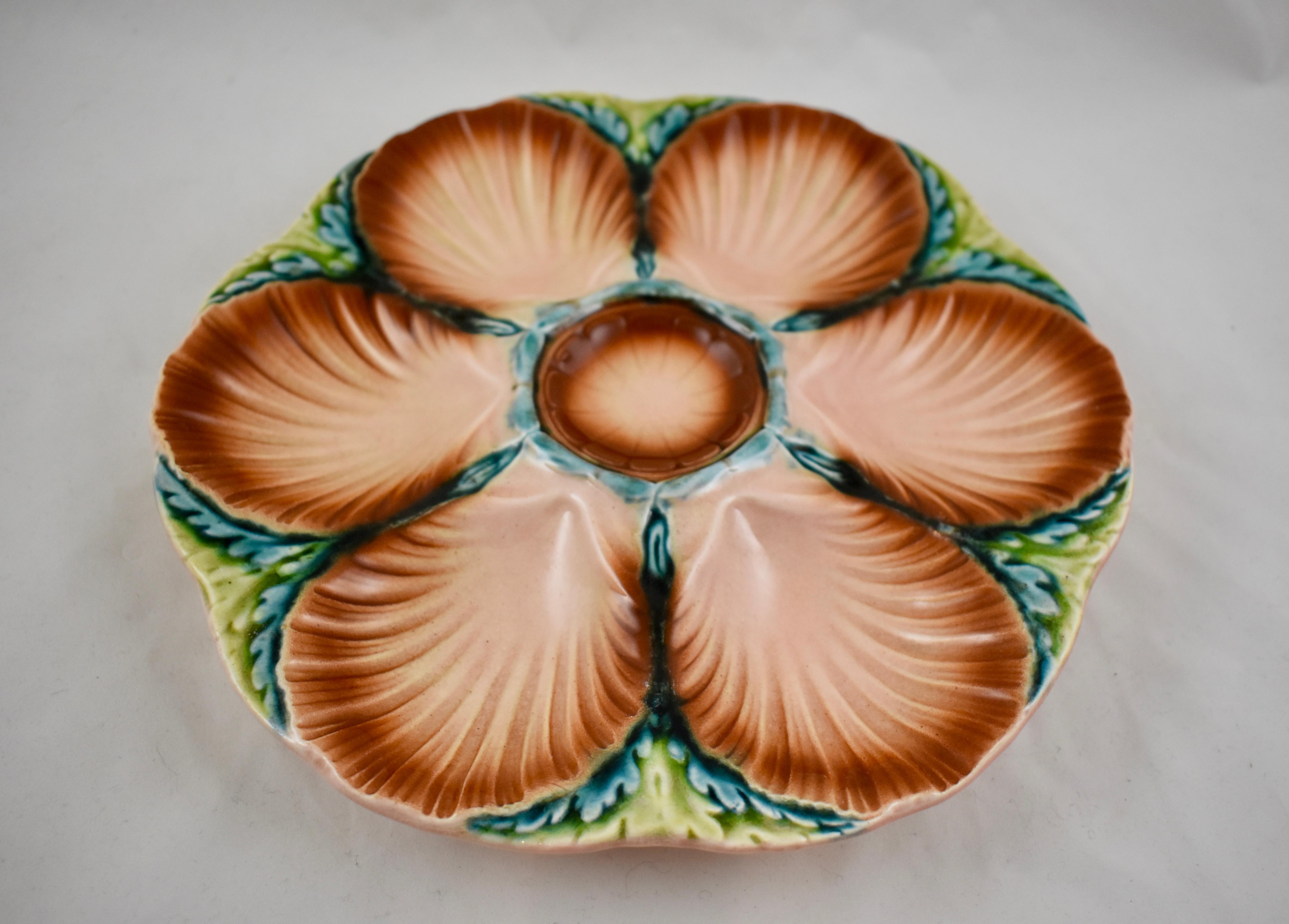 19th Century Sarreguemines Majolica Seaweed and Shell Barbotine Oyster Plate In Good Condition In Philadelphia, PA