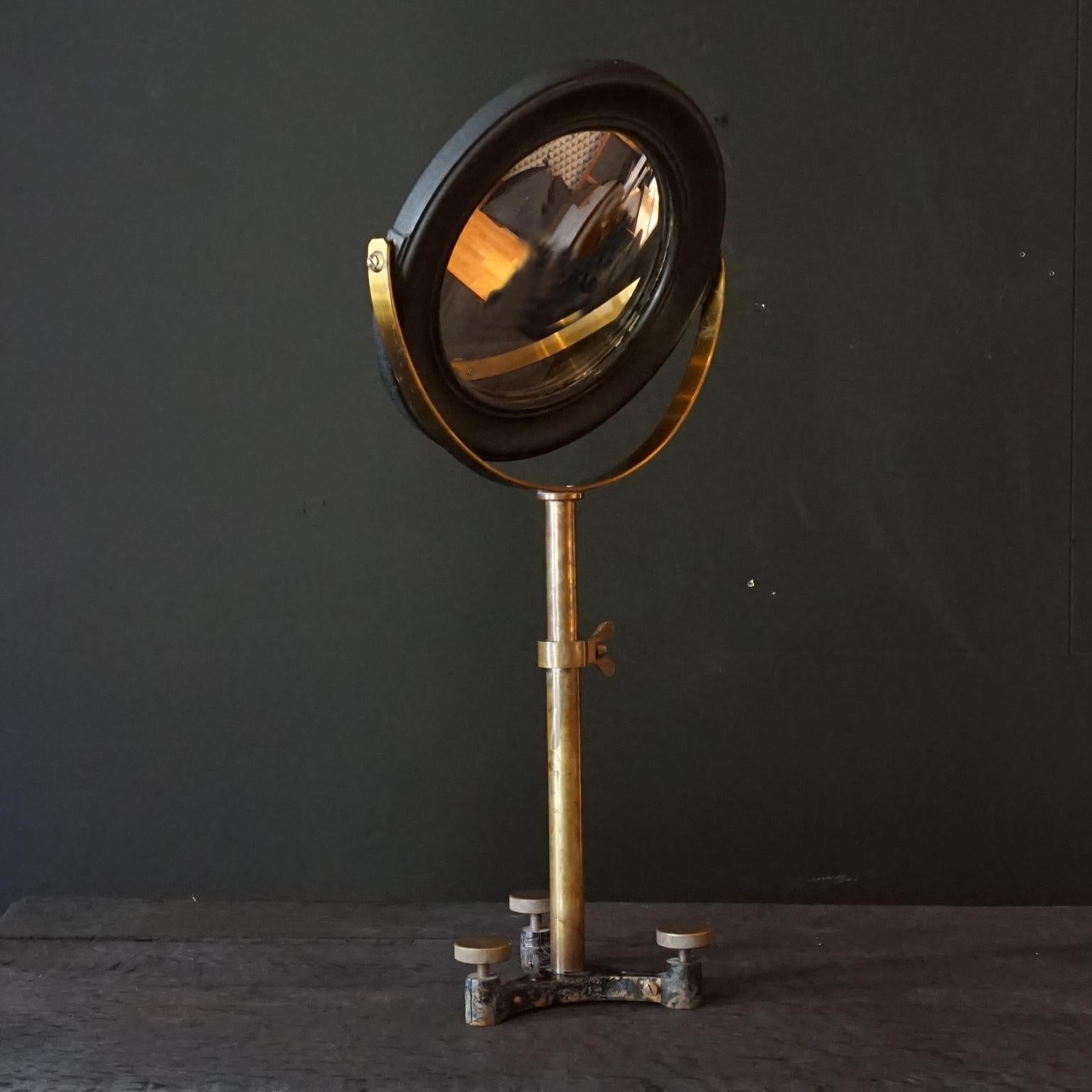 Ébénisé Miroir optique scientifique du 19e siècle avec cadre en bois de feuillus noir sur trépied en laiton en vente