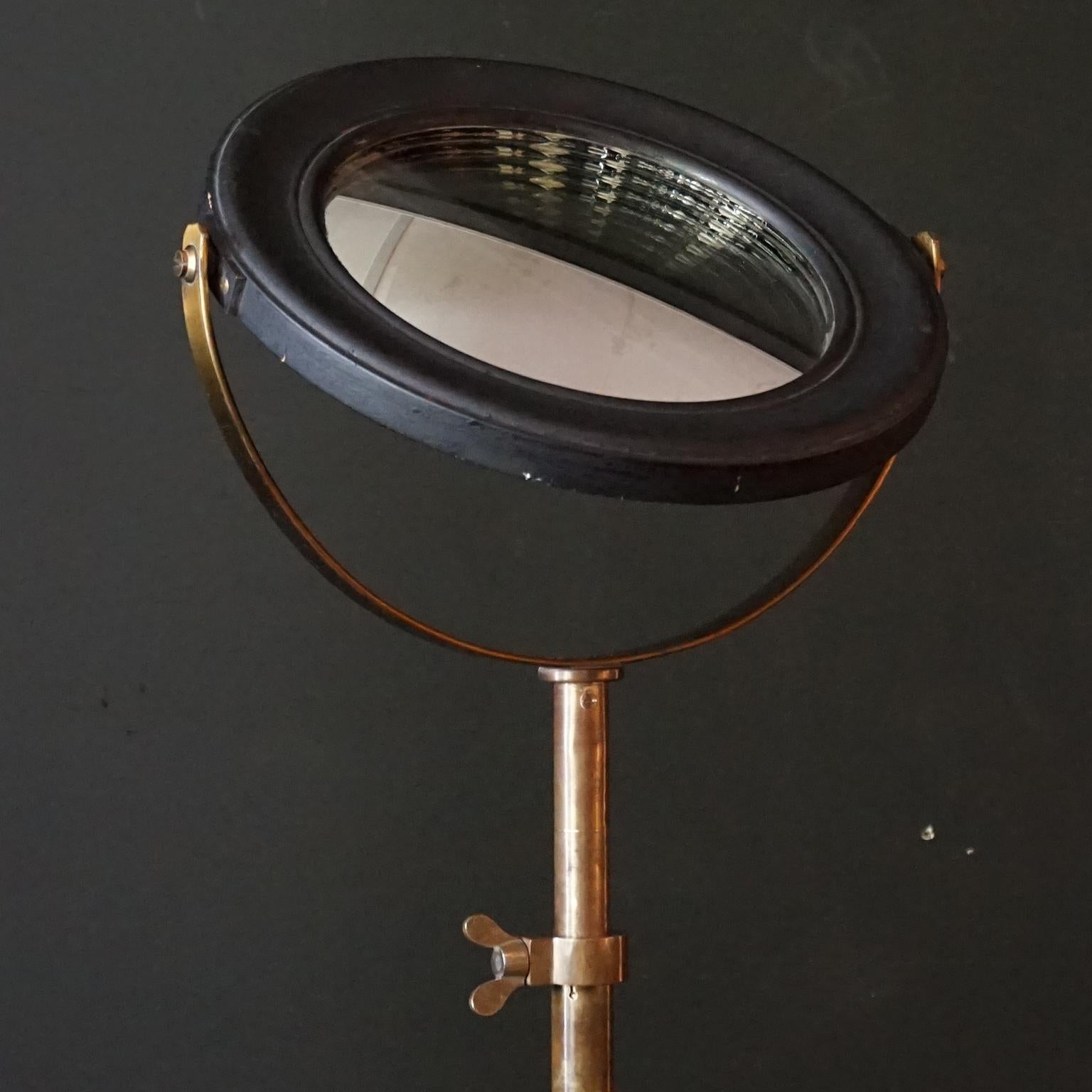 Laiton Miroir optique scientifique du 19e siècle avec cadre en bois de feuillus noir sur trépied en laiton en vente