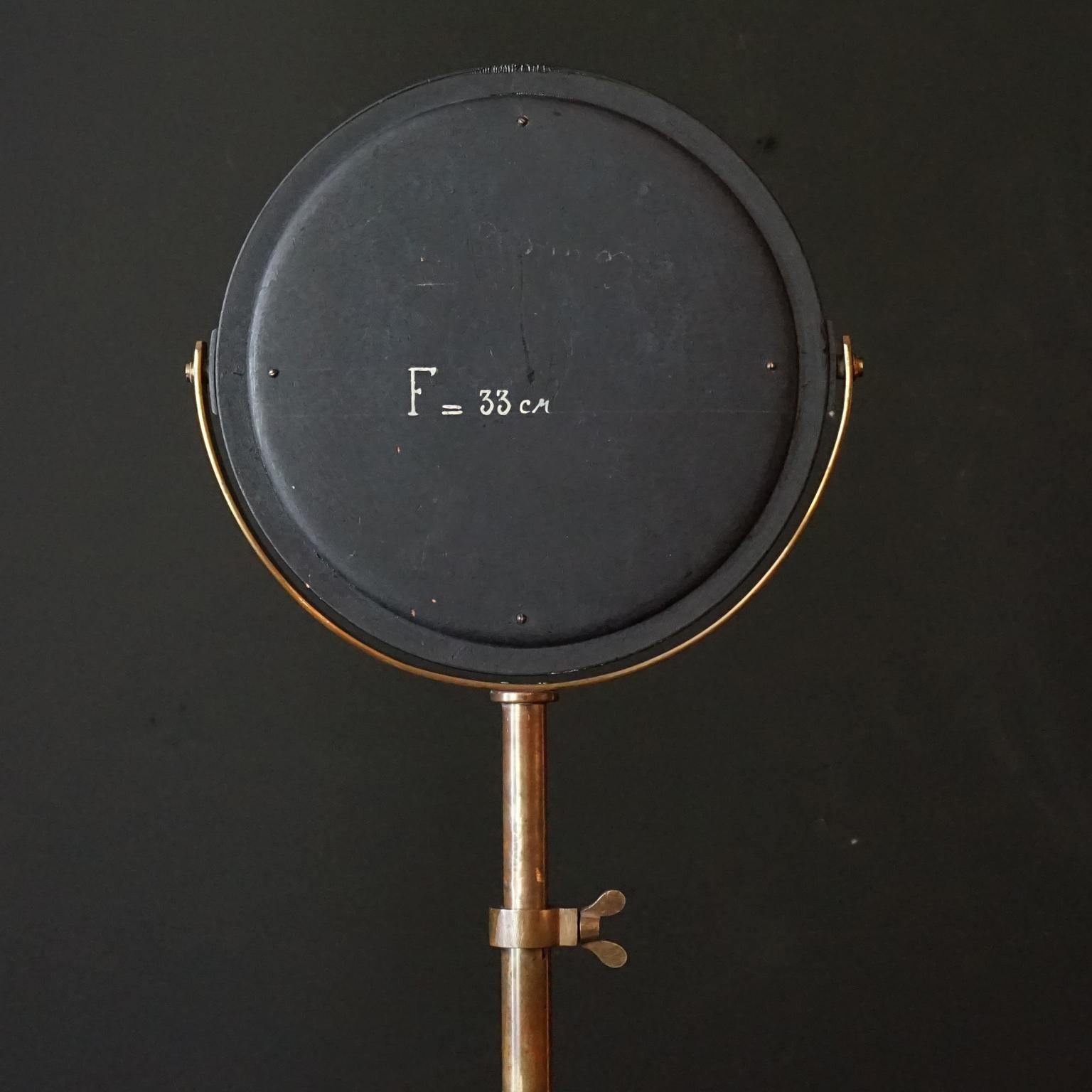 19th C. Scientific Optical Mirror in Black Hardwood Frame on Tripod Brass Stand In Good Condition For Sale In Haarlem, NL