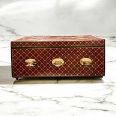 19ème siècle. Malle ou table basse écossaise de style victorien en tissu écossais à carreaux rouges