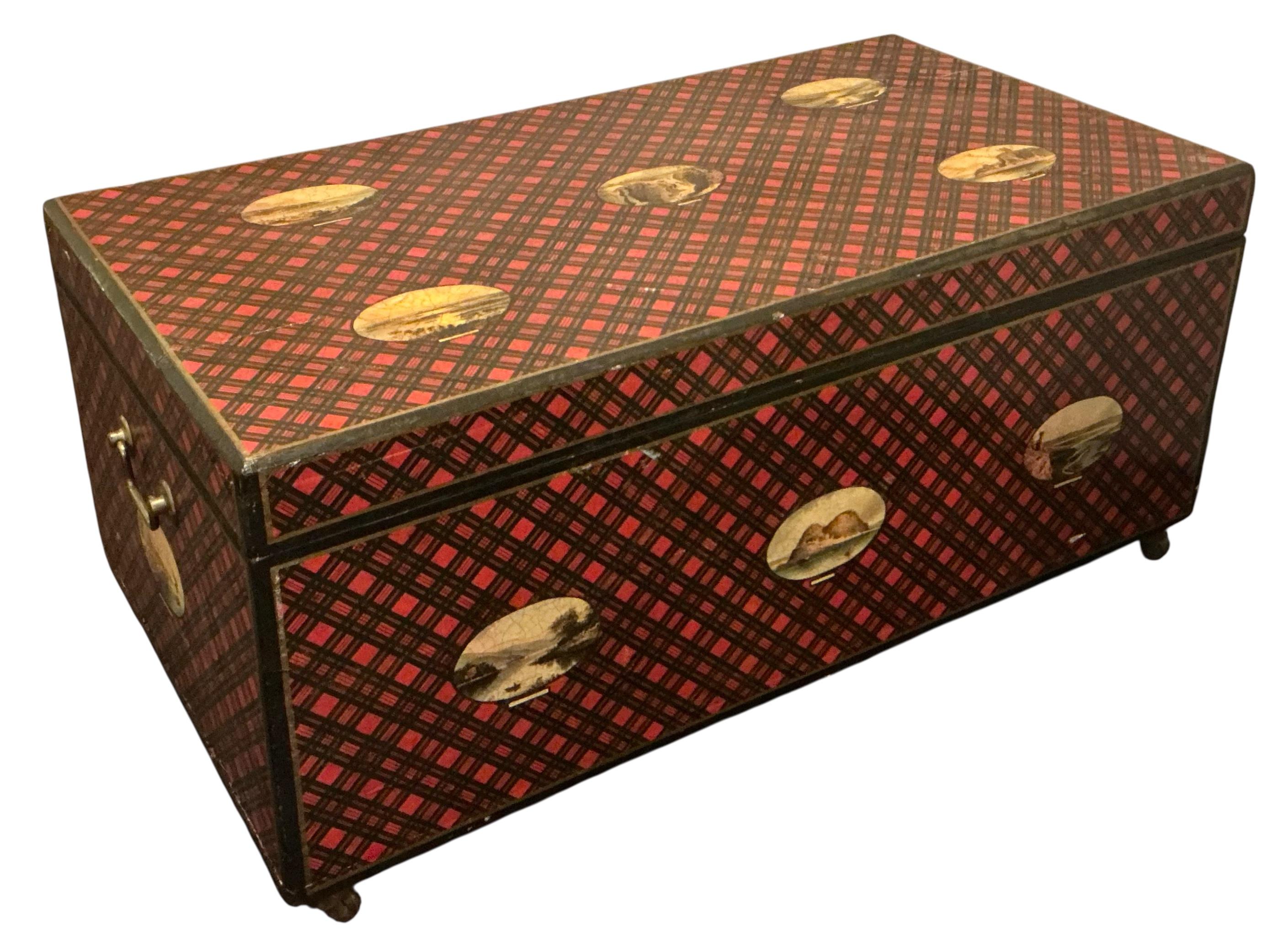Vittoriano XIX sec. Baule o tavolino da caffè scozzese in stile vittoriano Tartan Ware Red Plaid in vendita