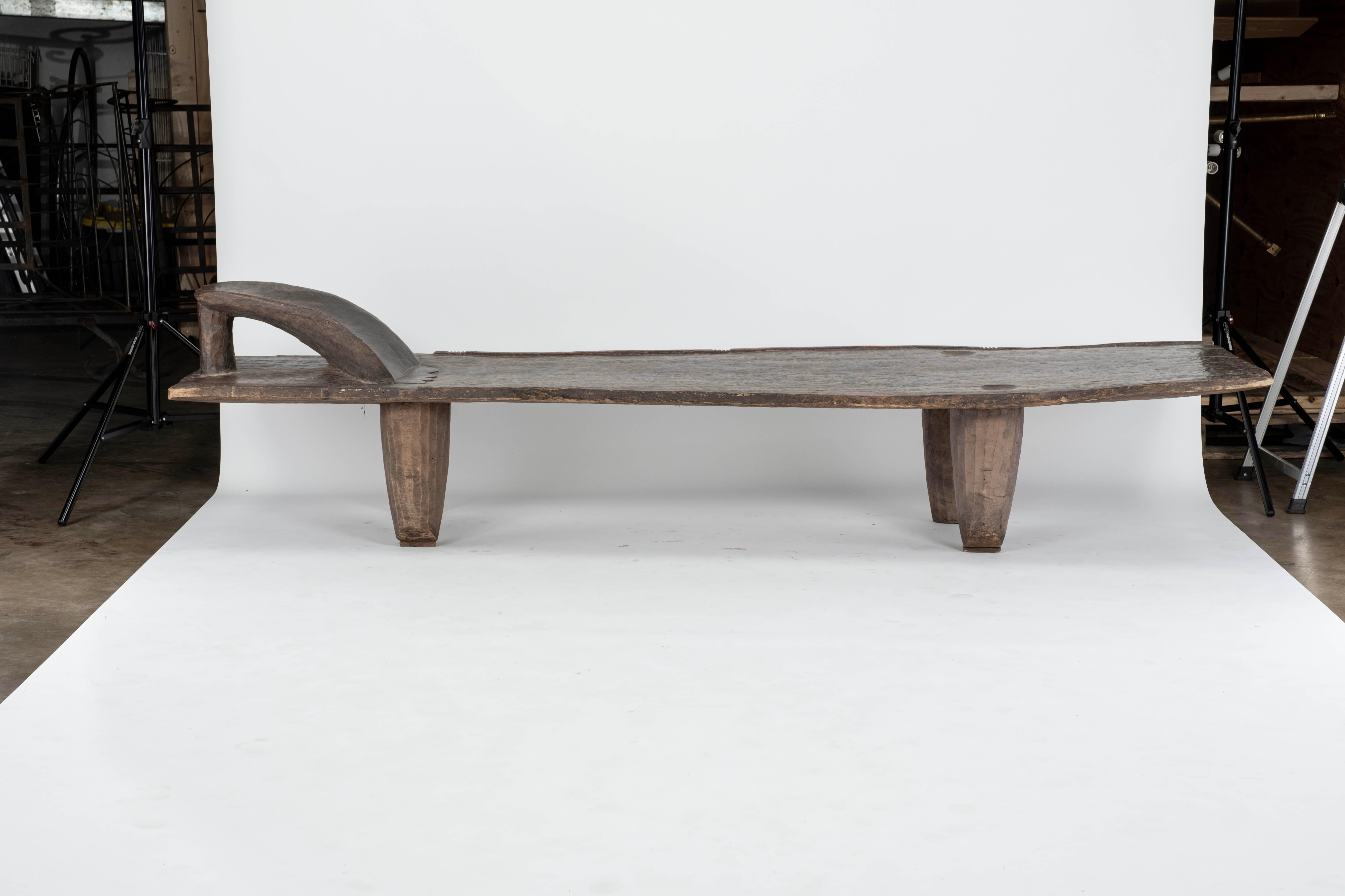 XIXe siècle A.I.C., table basse de lit Senufo du 19e siècle en vente
