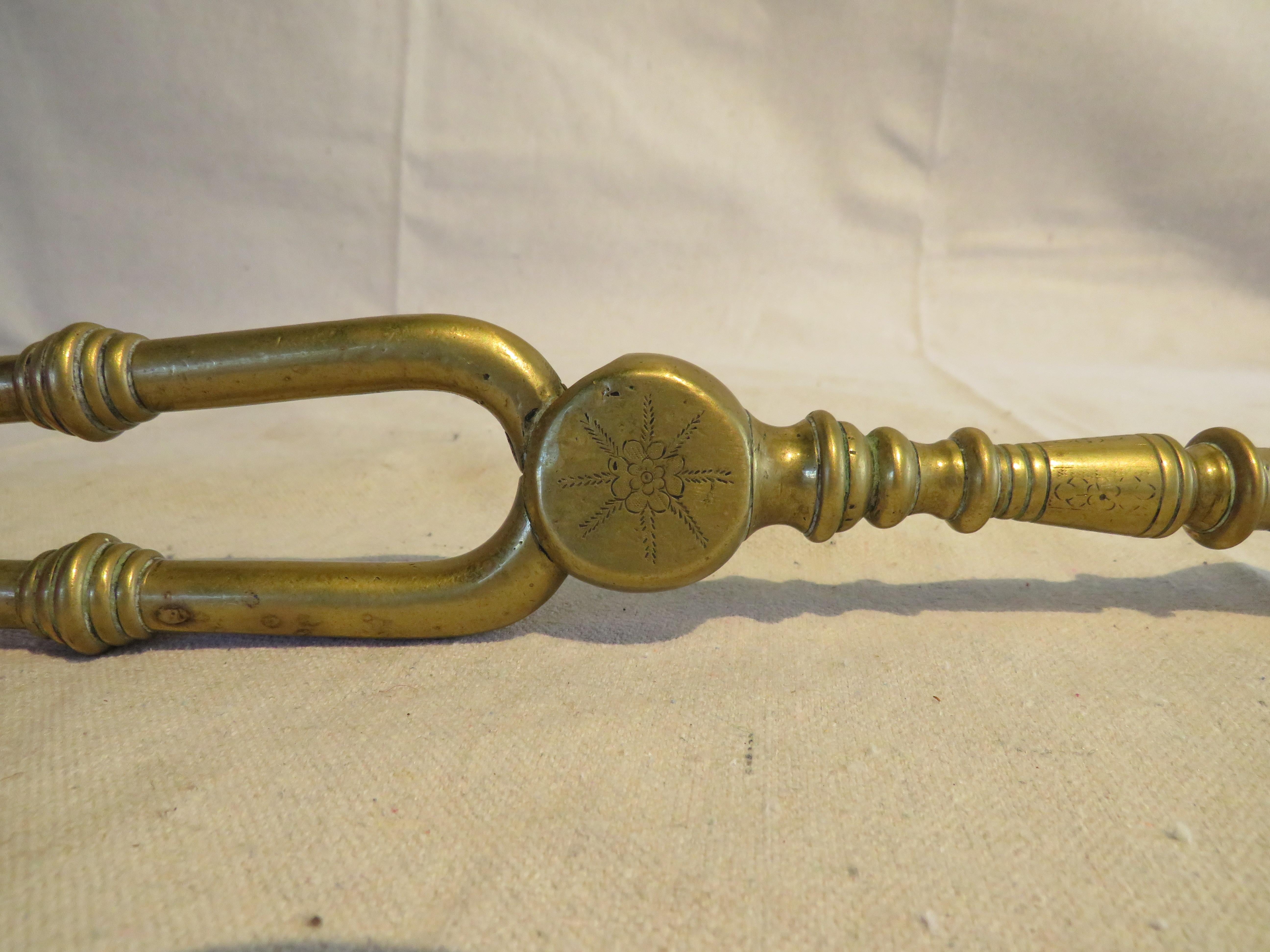 19th C. Set of 3 Brass Fireplace Tools Comprised of Tongs, Poker, and Shovel For Sale 8