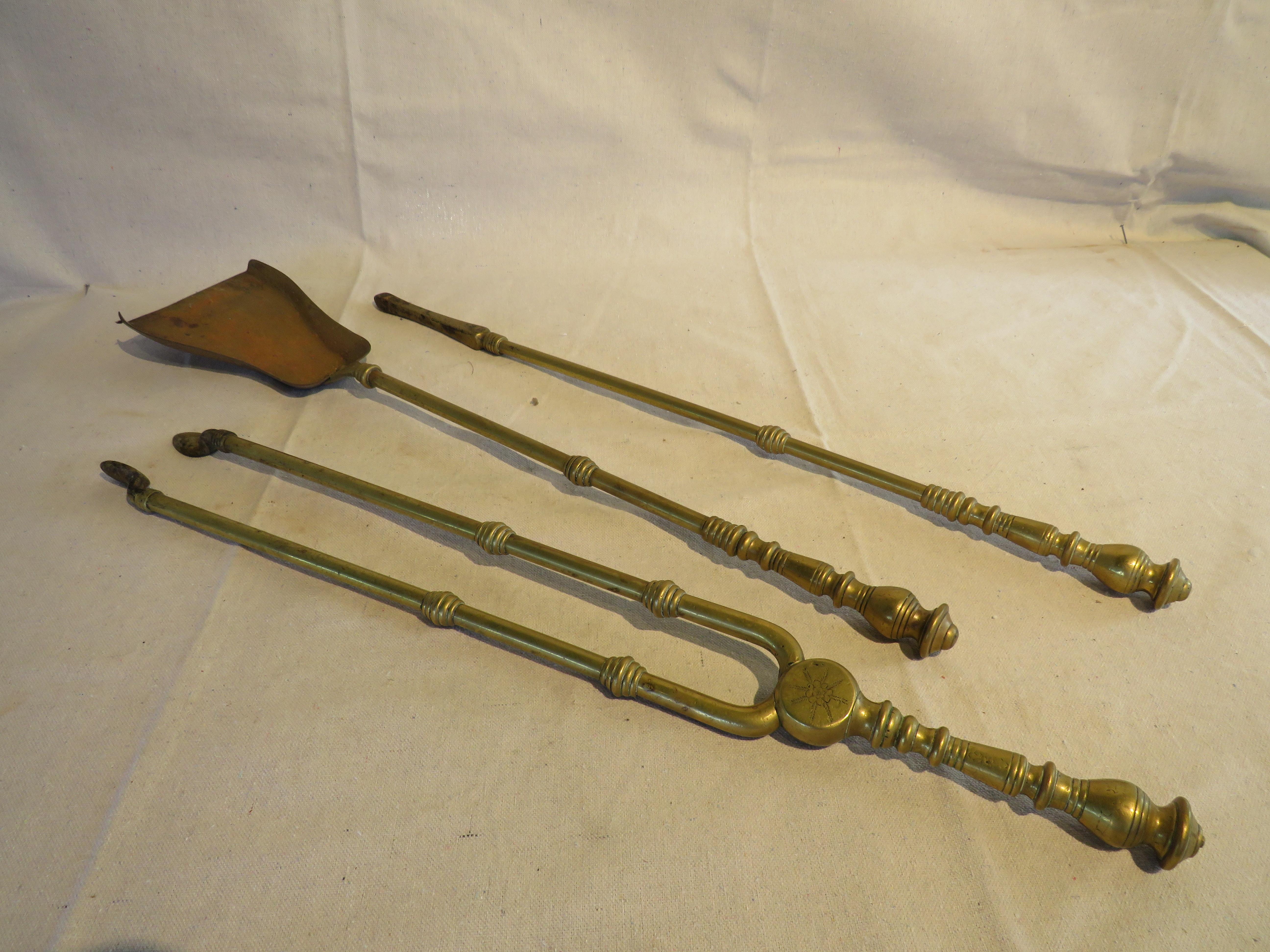 19th C. Set of 3 Brass Fireplace Tools Comprised of Tongs, Poker, and Shovel For Sale 10