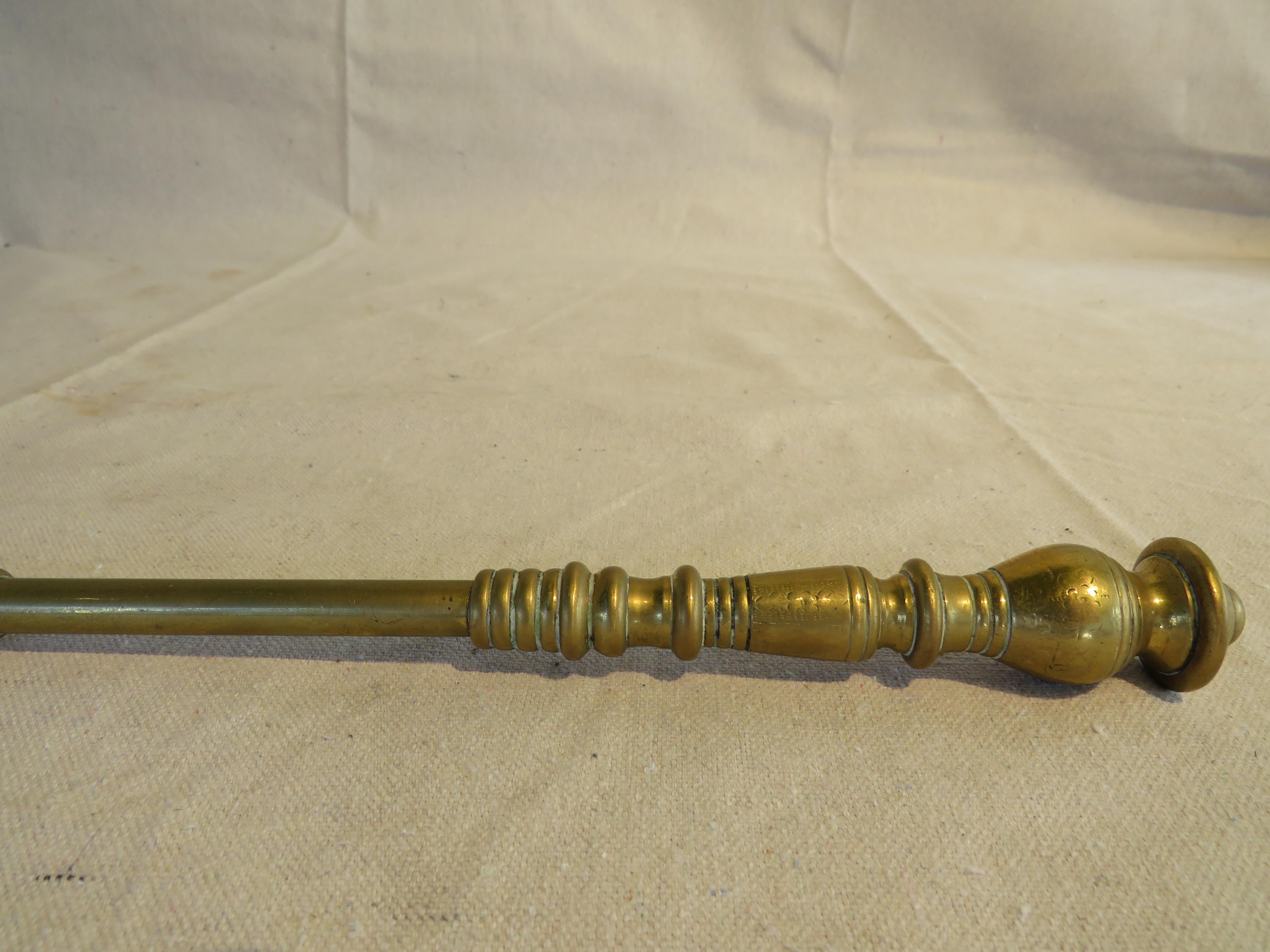 19th C. Set of 3 Brass Fireplace Tools Comprised of Tongs, Poker, and Shovel For Sale 1