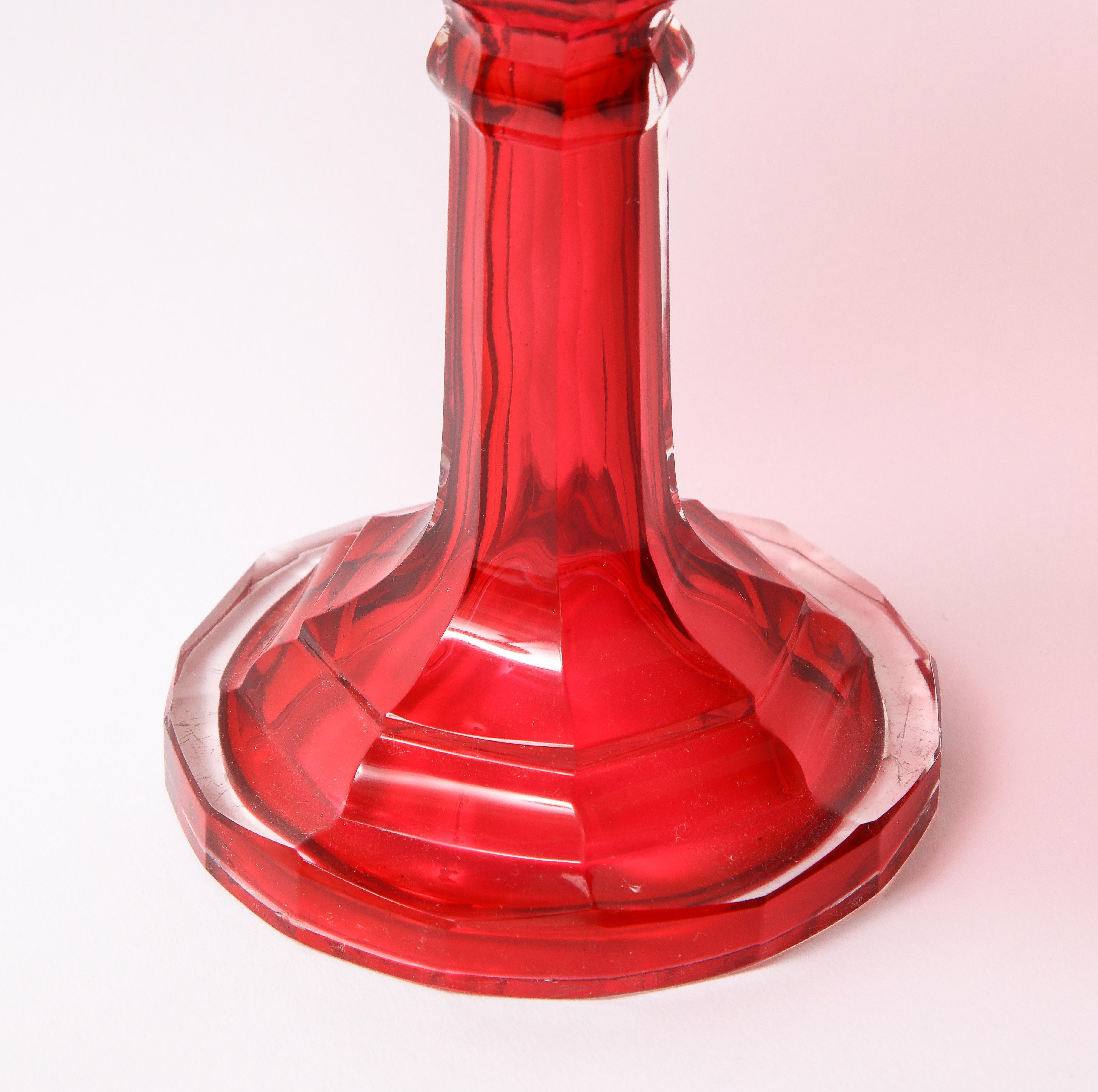 Ensemble de 4 bols couverts de cristal de Baccarat du 19e siècle, rouge canneberge taillé en rouge clair en vente 4