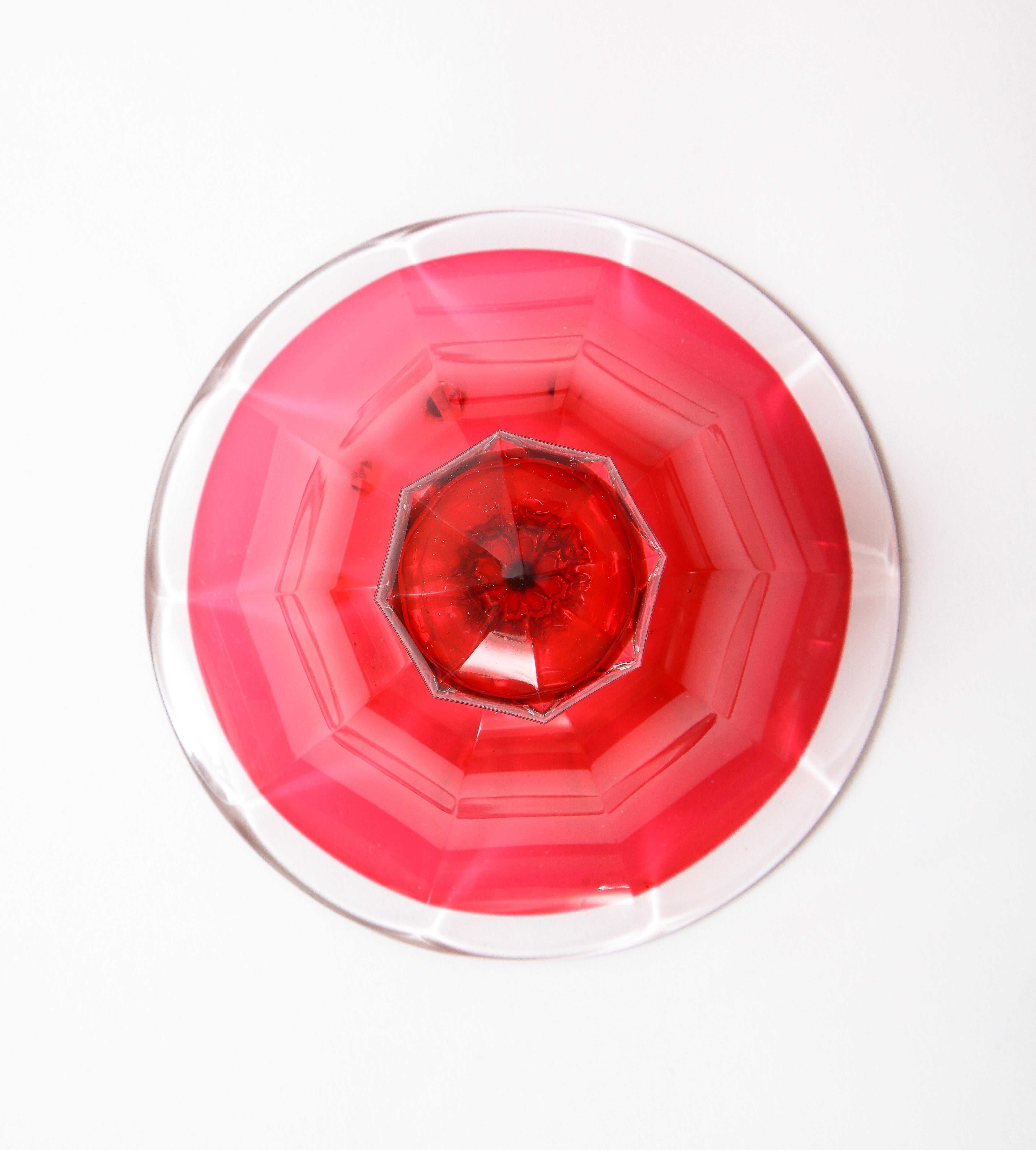 Ensemble de 4 bols couverts de cristal de Baccarat du 19e siècle, rouge canneberge taillé en rouge clair en vente 6