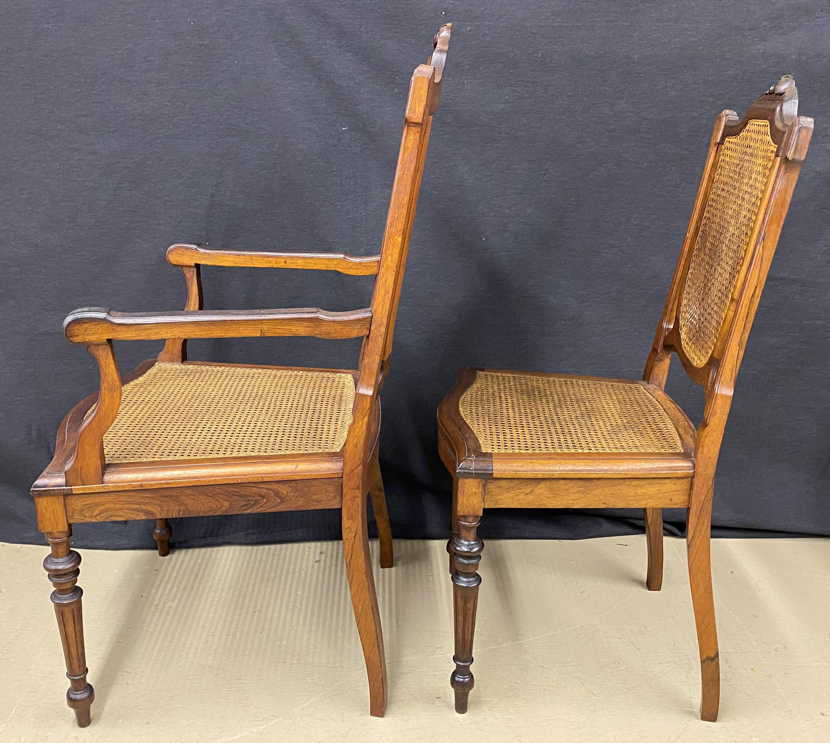 Ensemble de huit chaises de salle à manger du 19e siècle en jacaranda brésilien sculpté, à assise et dossier cannés en vente 3