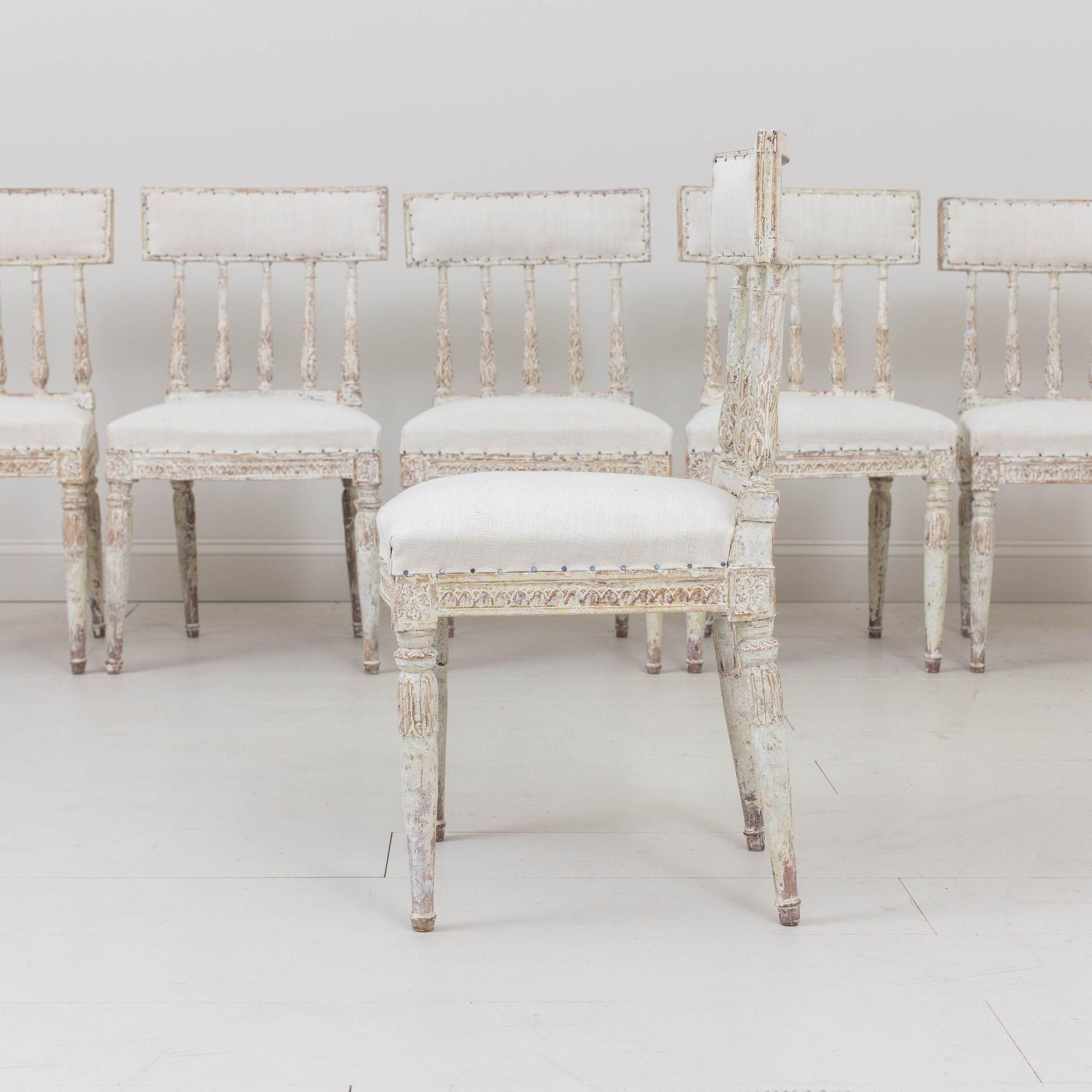 19. Jahrhundert. Satz von sechs schwedischen Stühlen aus der Gustavianischen Periode in Originalfarbe im Angebot 9