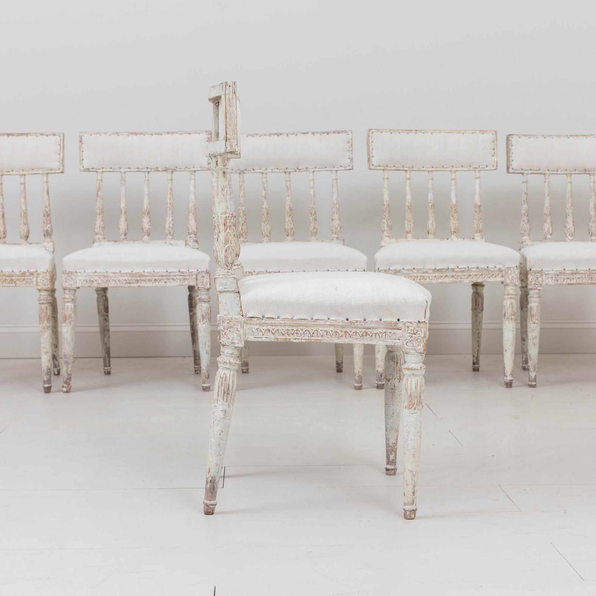 19. Jahrhundert. Satz von sechs schwedischen Stühlen aus der Gustavianischen Periode in Originalfarbe im Angebot 10
