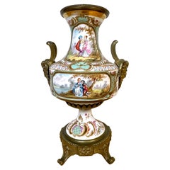 A.I.C. Sèvres, 19ème C.  Vase à fond blanc monté en bronze doré de style Louis XVI
