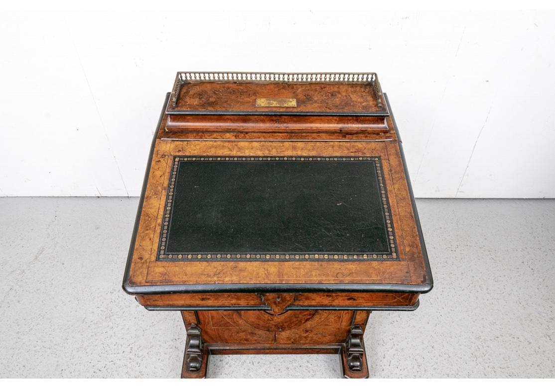 Schiffskapitän-Schreibtisch mit Intarsien aus Maserholz Davenport aus dem 19. (Viktorianisch) im Angebot
