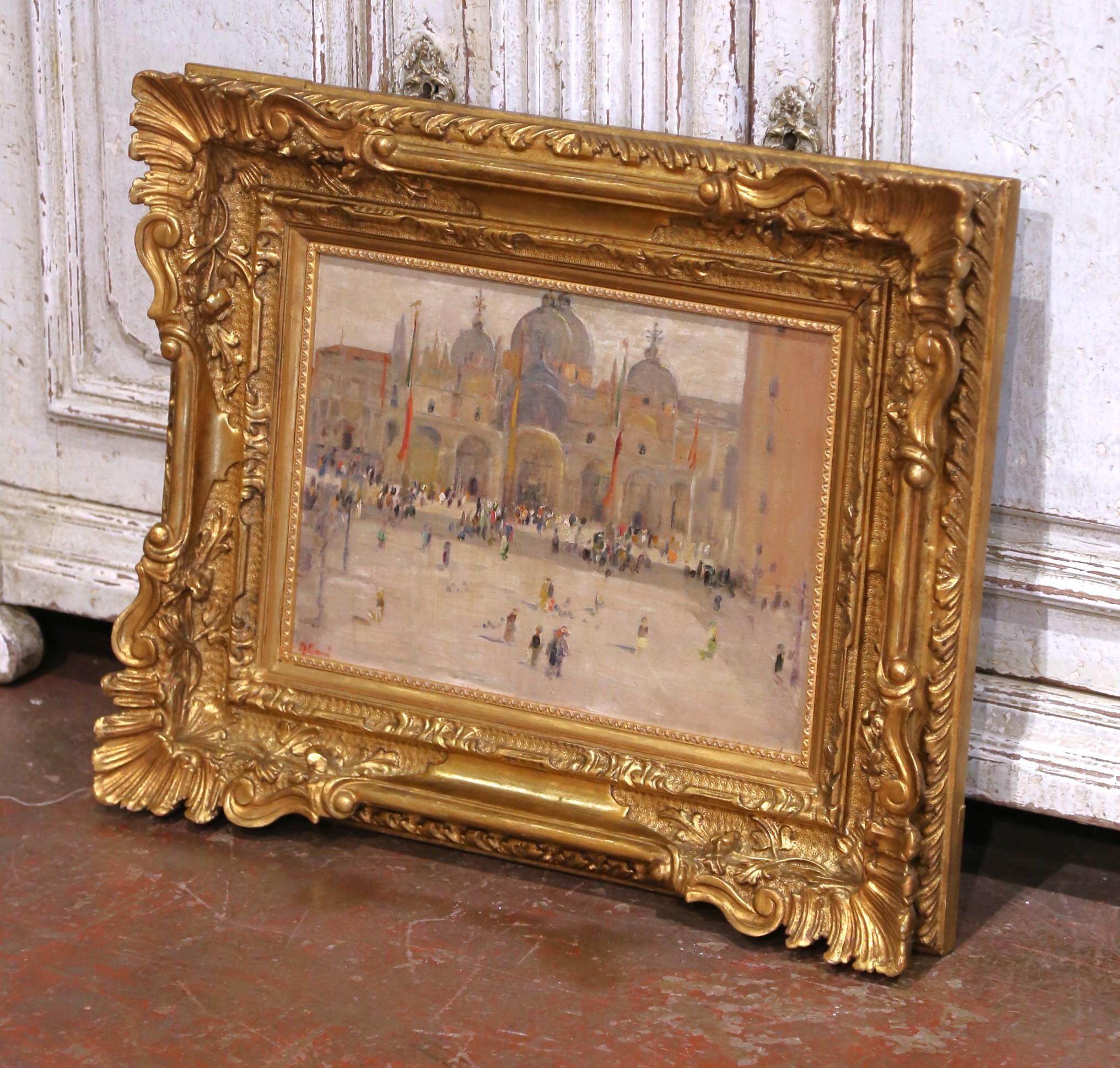 Peinte en Italie vers 1870, cette captivante huile sur carton capture la grandeur intemporelle de la place Saint-Marc à Venise. L'artiste a rendu les dômes et les arches emblématiques de la Basilica di San Marco avec une touche délicate et