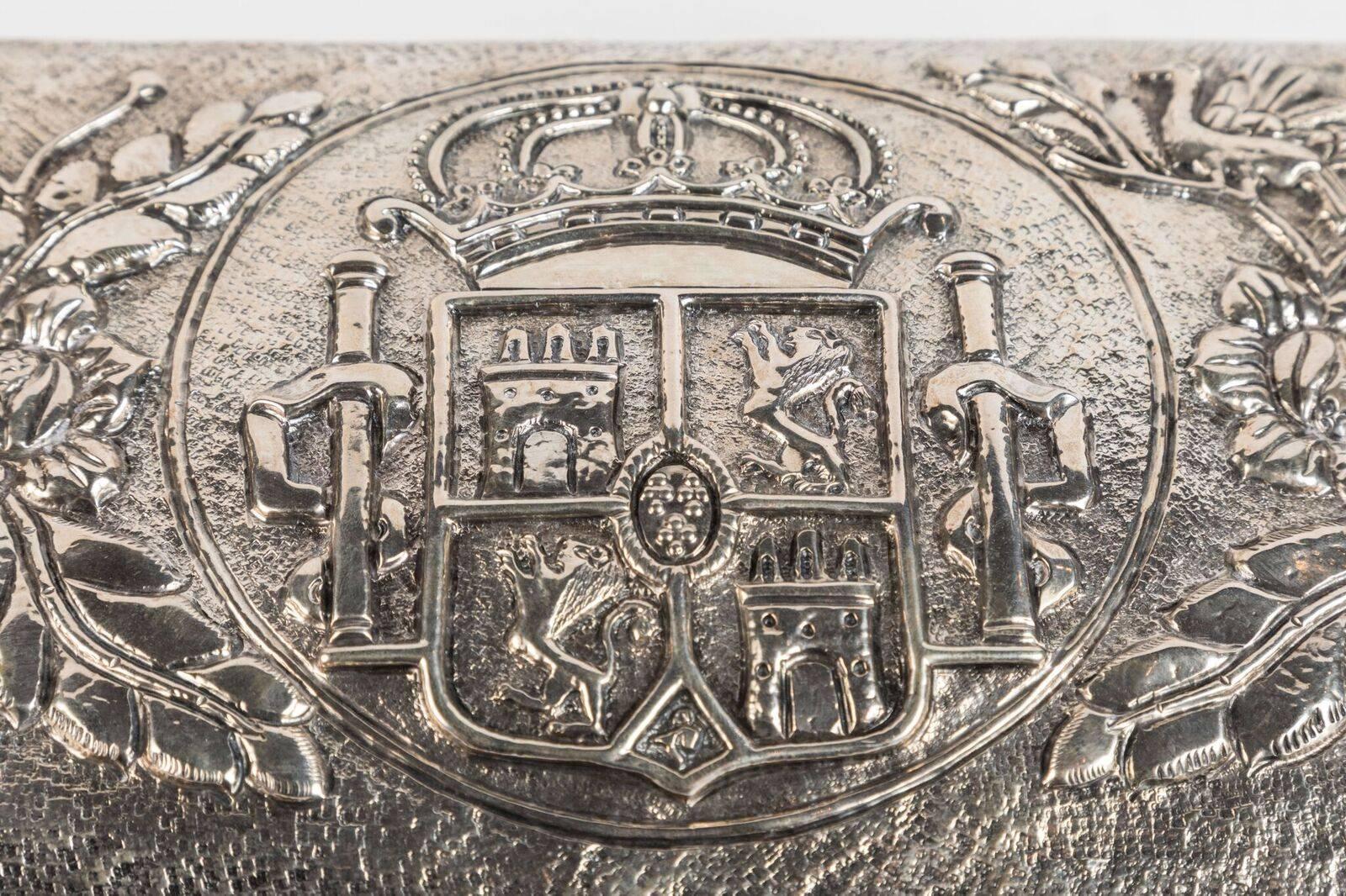 Stampato Scatola placcata in argento con stemma reale del XIX secolo in vendita