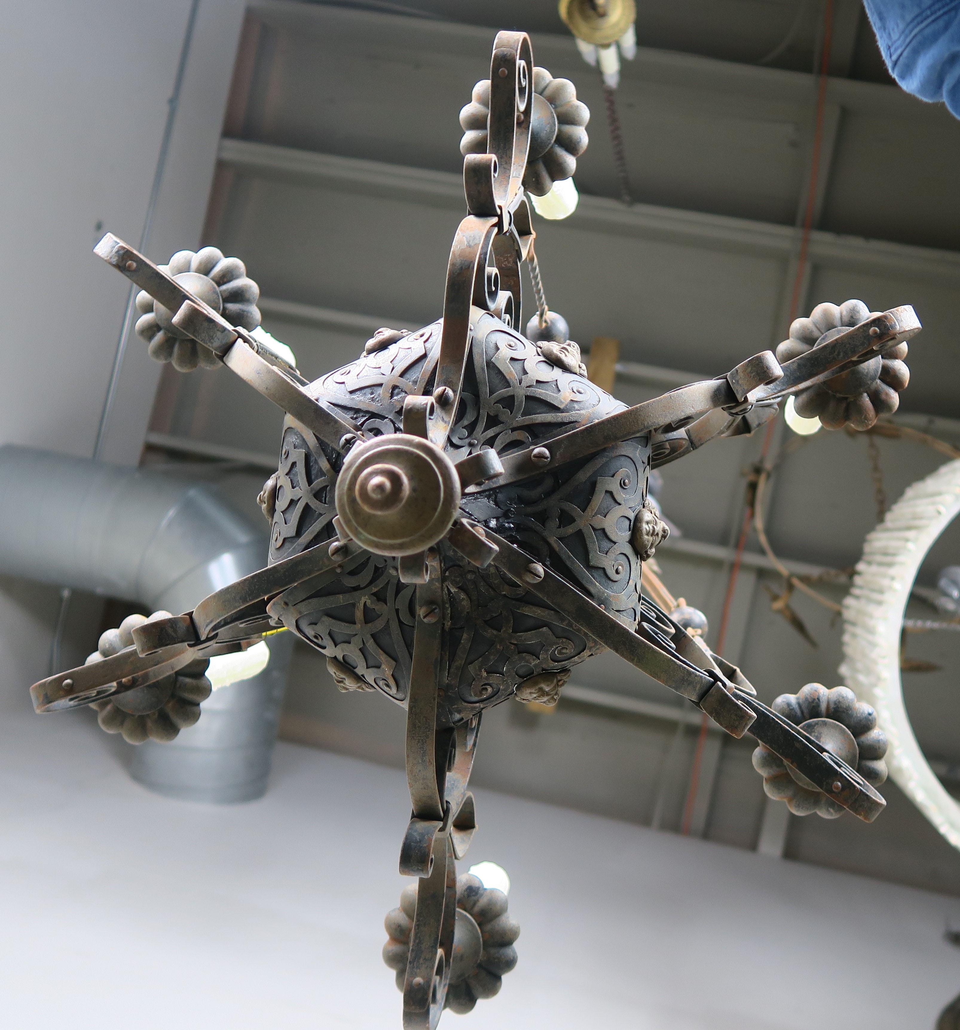 19th Century Six-Light French Chandelier with Cherubs and Fleur-de-Lis 2