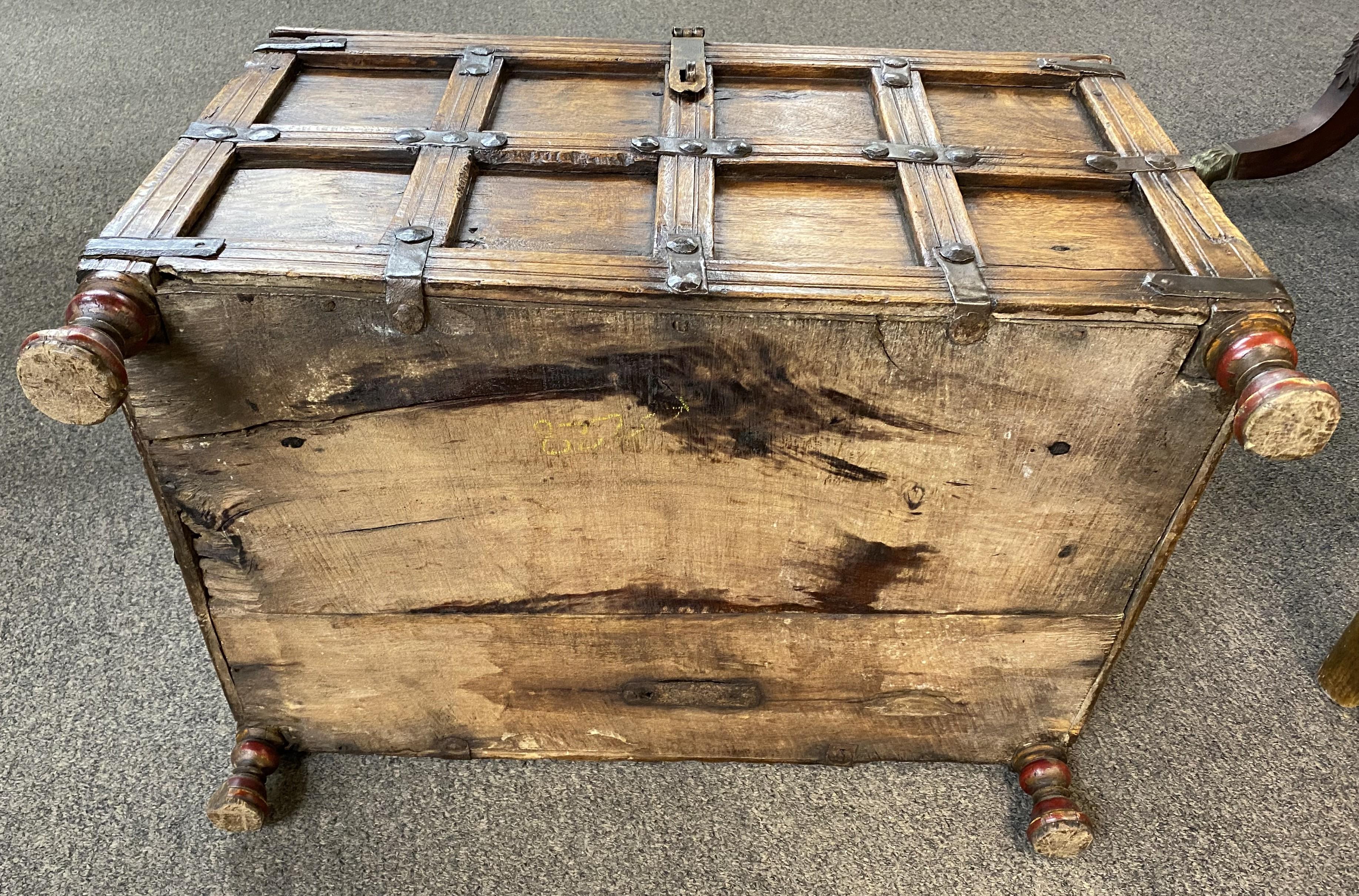 19th c Small Indian Stick Box or Dowry Chest perfect for Small Side or End Table For Sale 4