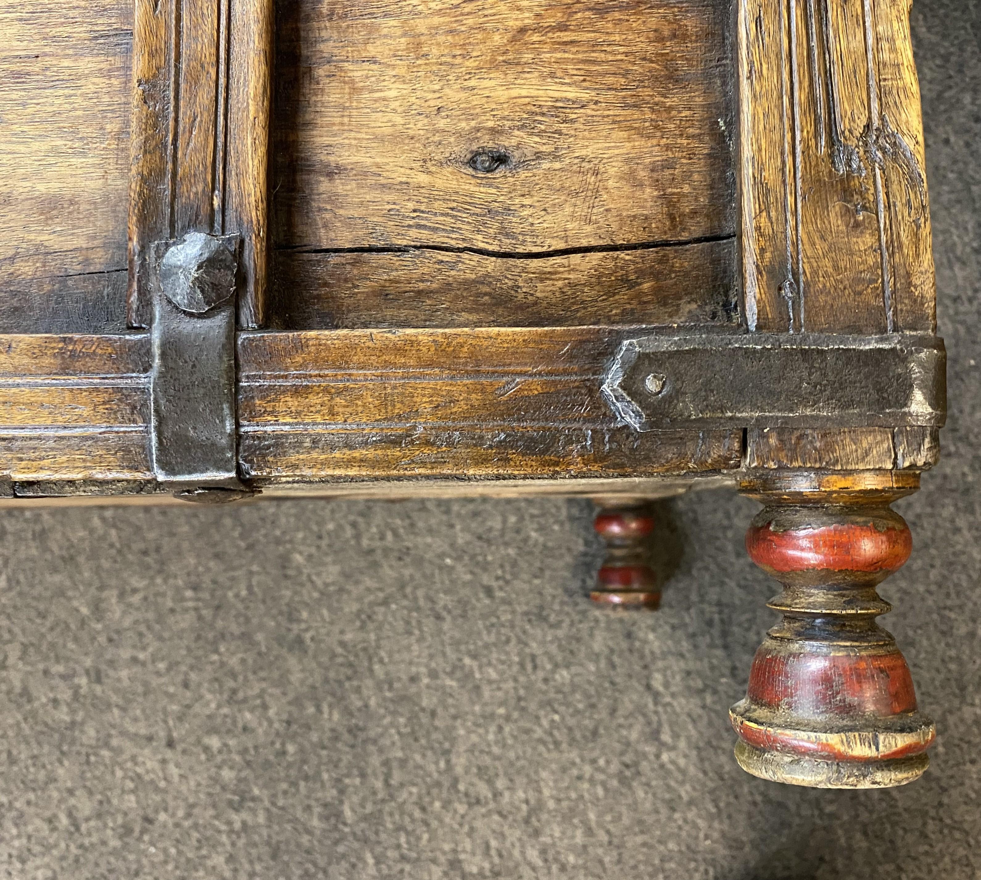 19th c Small Indian Stick Box or Dowry Chest perfect for Small Side or End Table For Sale 5
