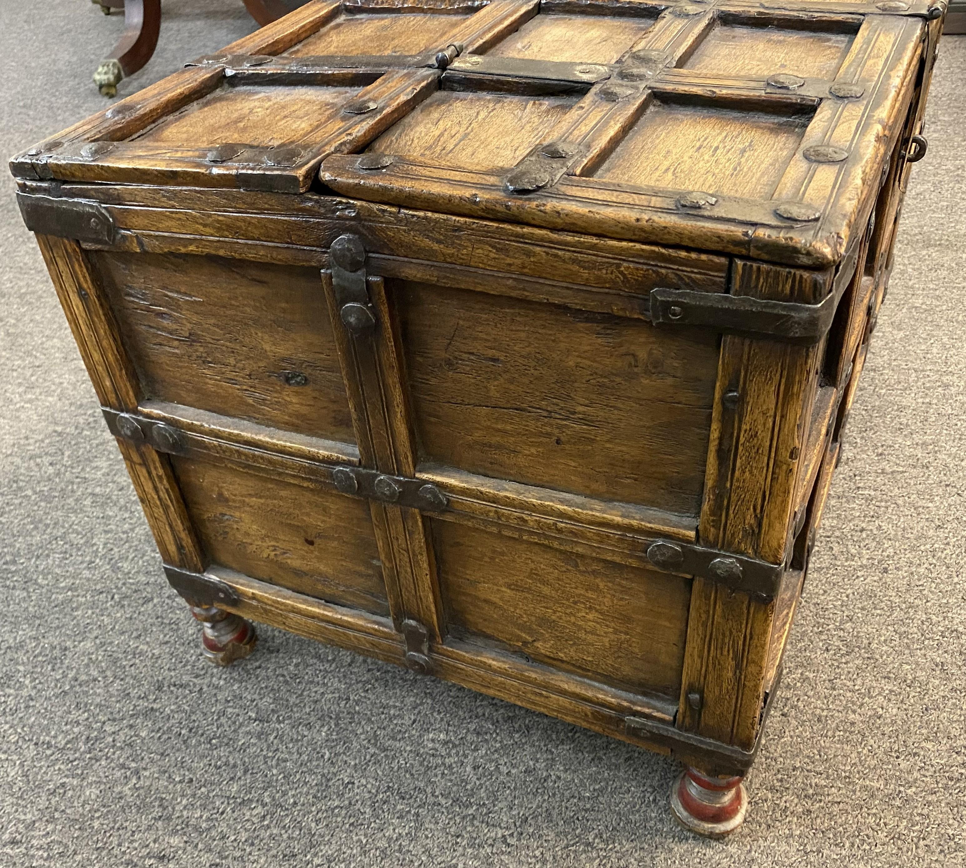 19th c Small Indian Stick Box or Dowry Chest perfect for Small Side or End Table In Good Condition For Sale In Milford, NH