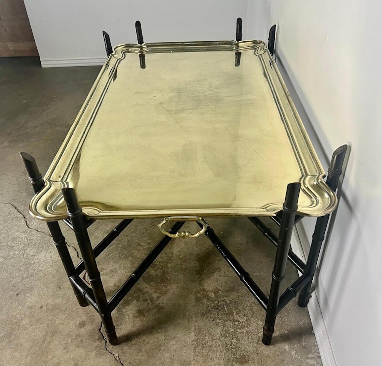 19. Jh. Deutsches Tablett aus massivem Messing auf schwarzem Chinoiserie-Sockel im Angebot 2