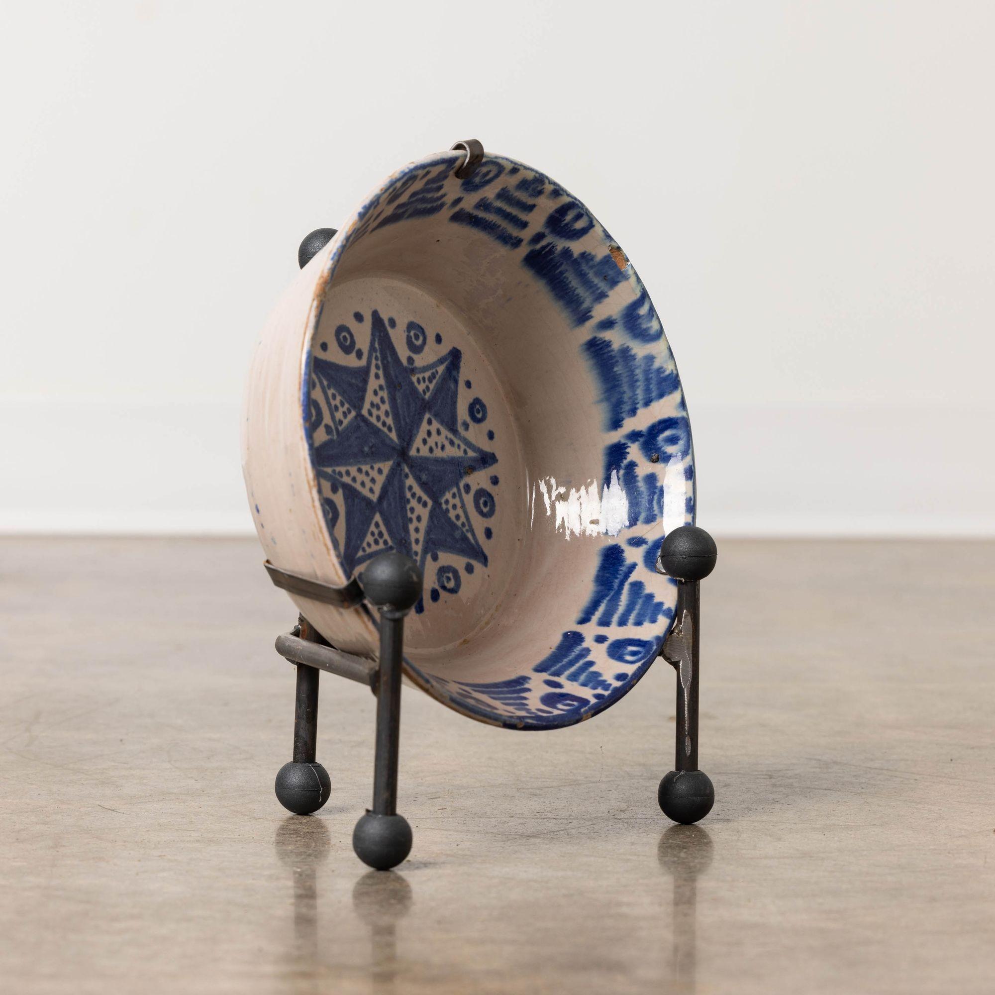 19th c. Spanish Blue and White Fajalauza Lebrillo Bowl from Granada For Sale 4