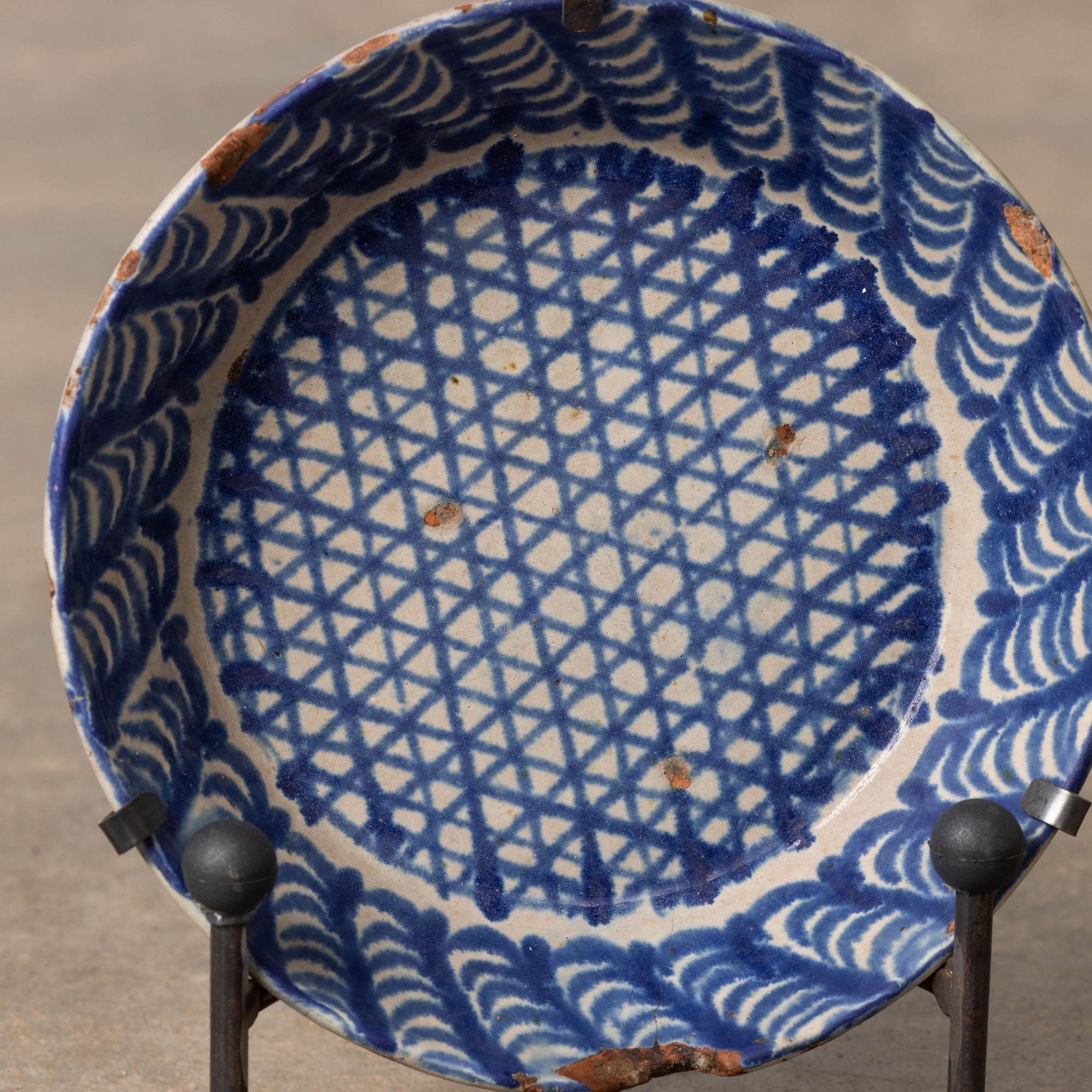 Hand-Painted 19th c. Spanish Blue and White Fajalauza Lebrillo Bowl from Granada For Sale