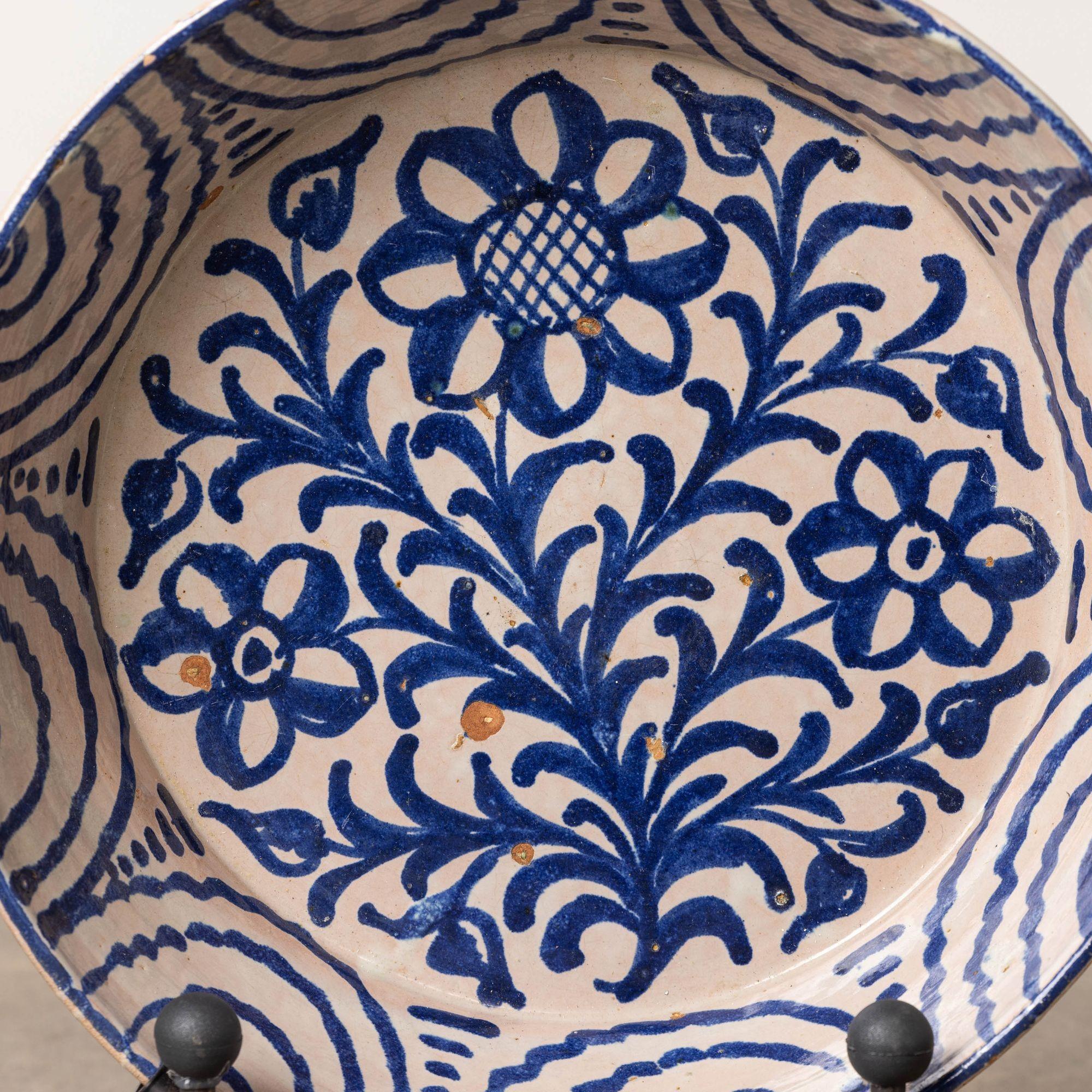 Hand-Painted 19th c. Spanish Blue and White Fajalauza Lebrillo Bowl from Granada For Sale