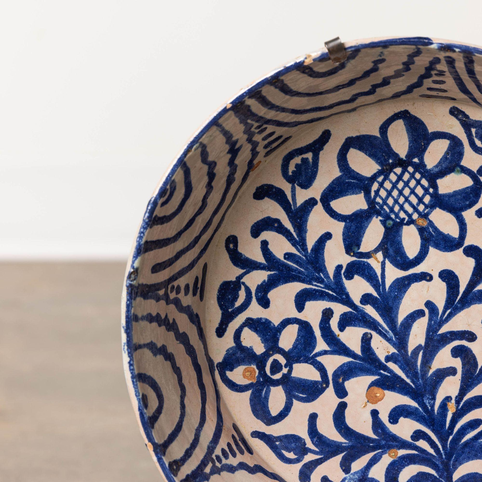 19th c. Spanish Blue and White Fajalauza Lebrillo Bowl from Granada In Excellent Condition For Sale In Wichita, KS