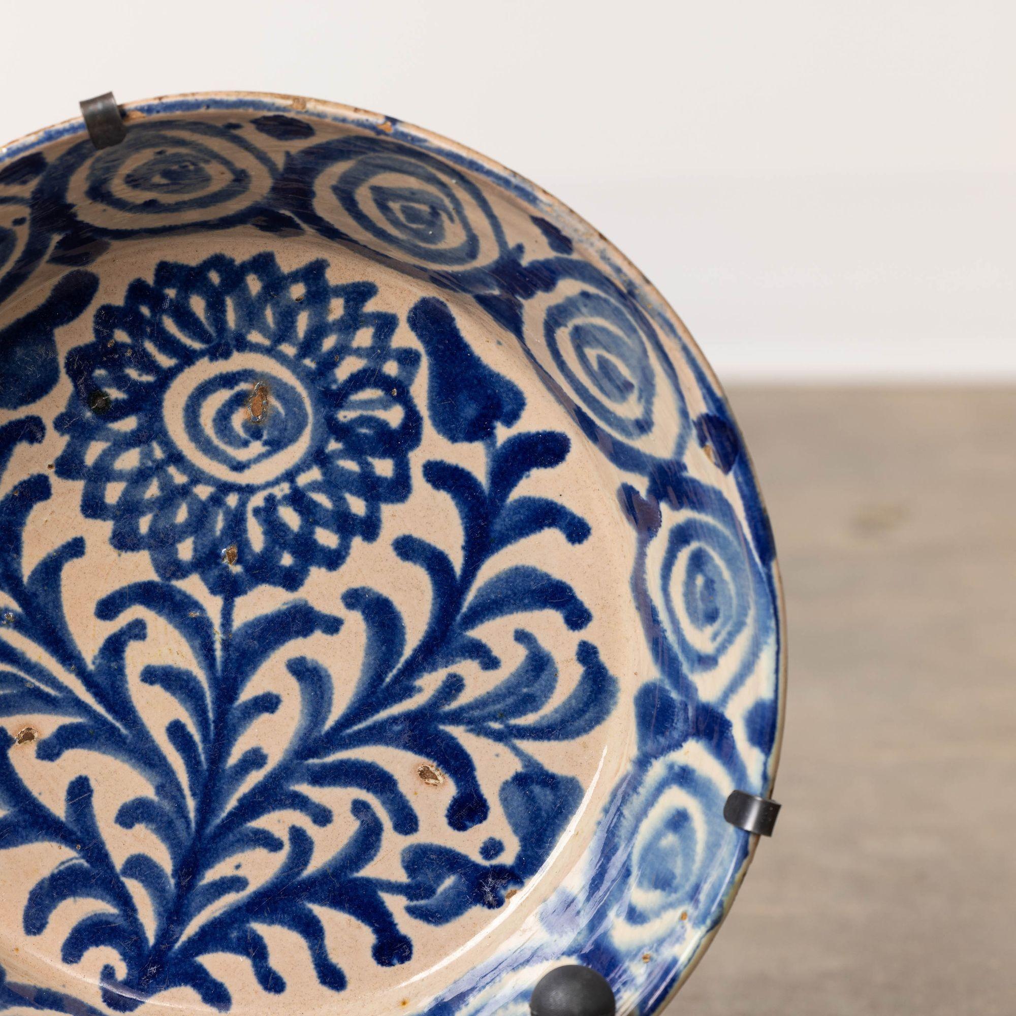 19th c. Spanish Blue and White Fajalauza Lebrillo Bowl from Granada In Excellent Condition For Sale In Wichita, KS