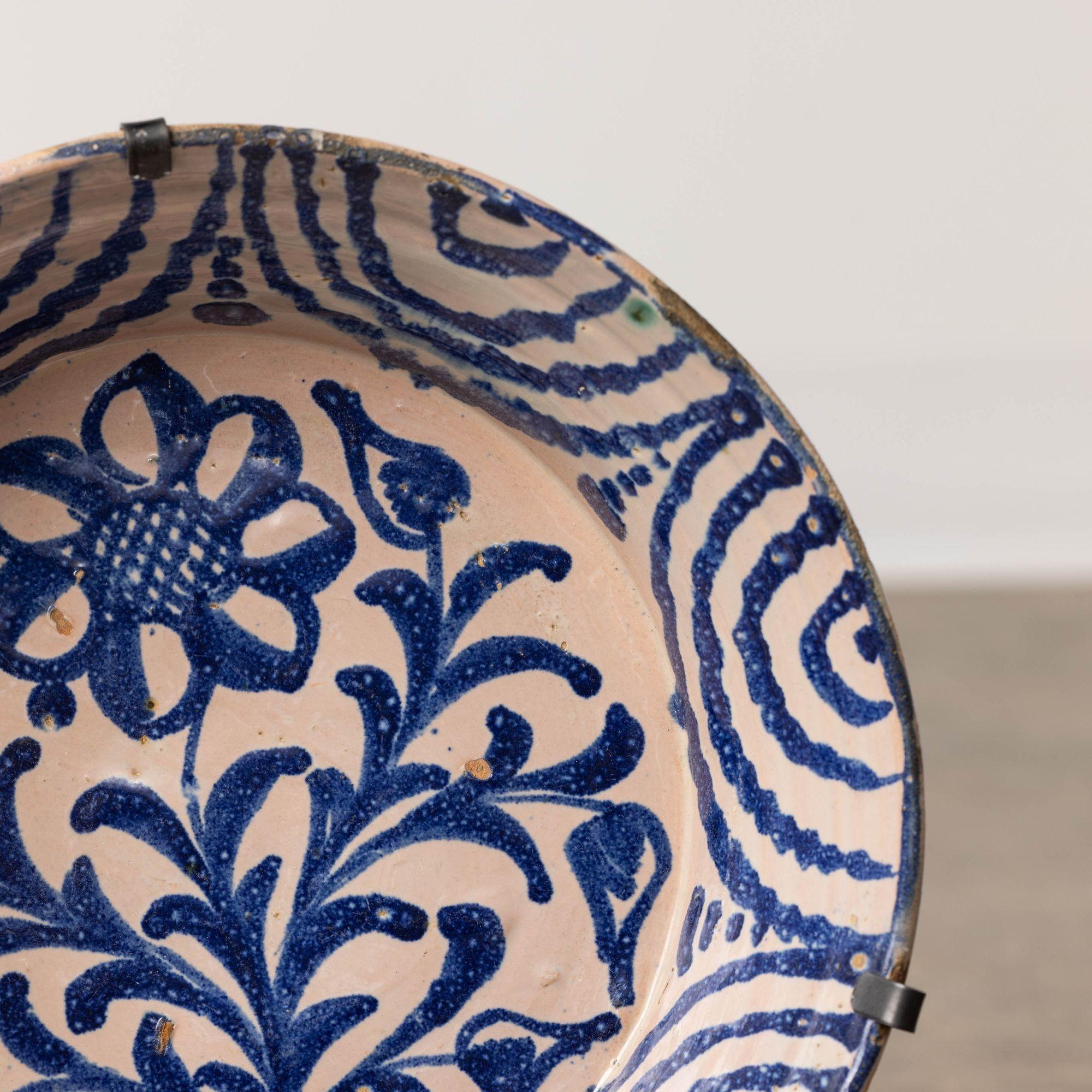 19. Jahrhundert. Spanische blau-weiße Fajalauza Lebrillo-Schale aus Granada (Keramik) im Angebot