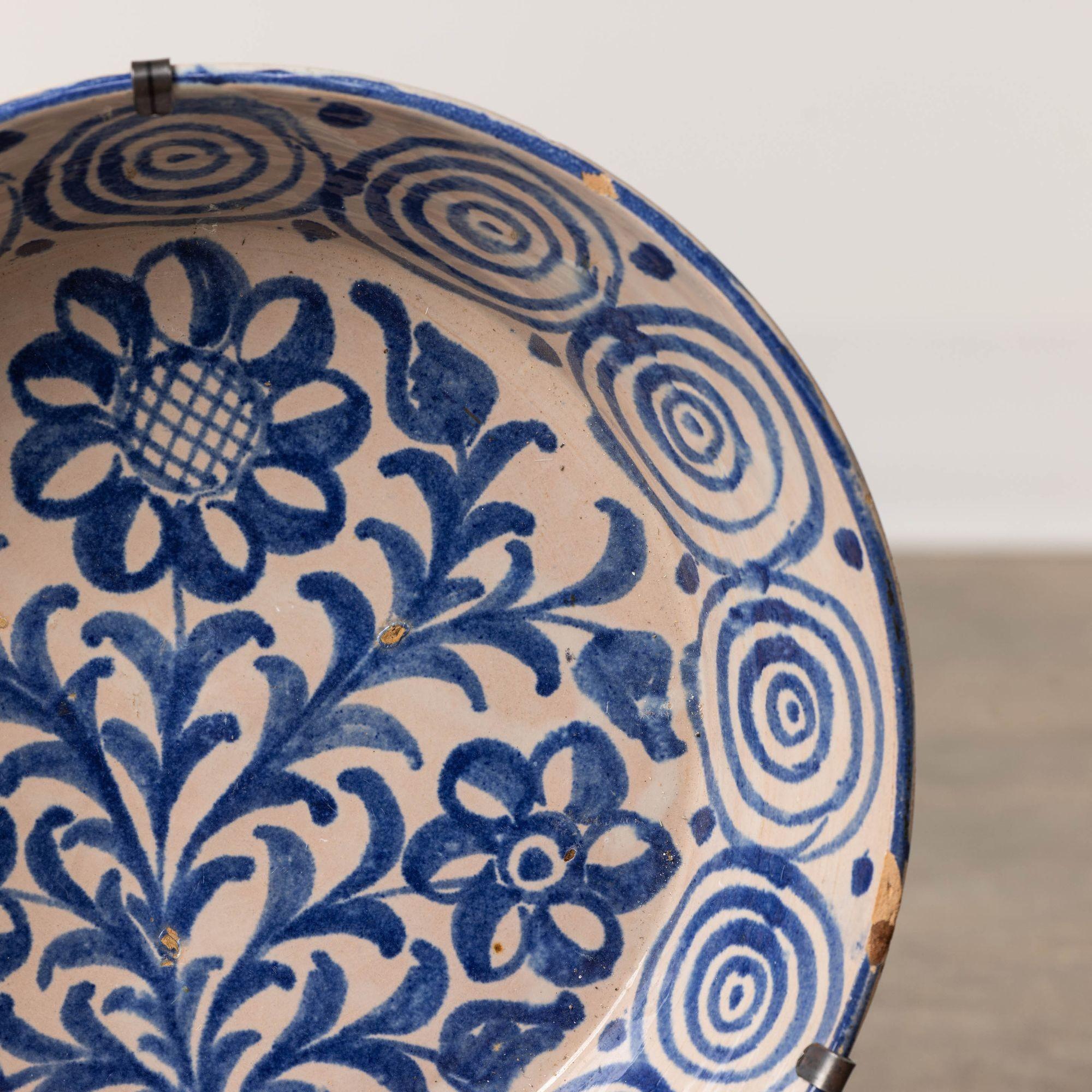 19. Jahrhundert. Spanische blau-weiße Fajalauza Lebrillo-Schale aus Granada (Keramik) im Angebot
