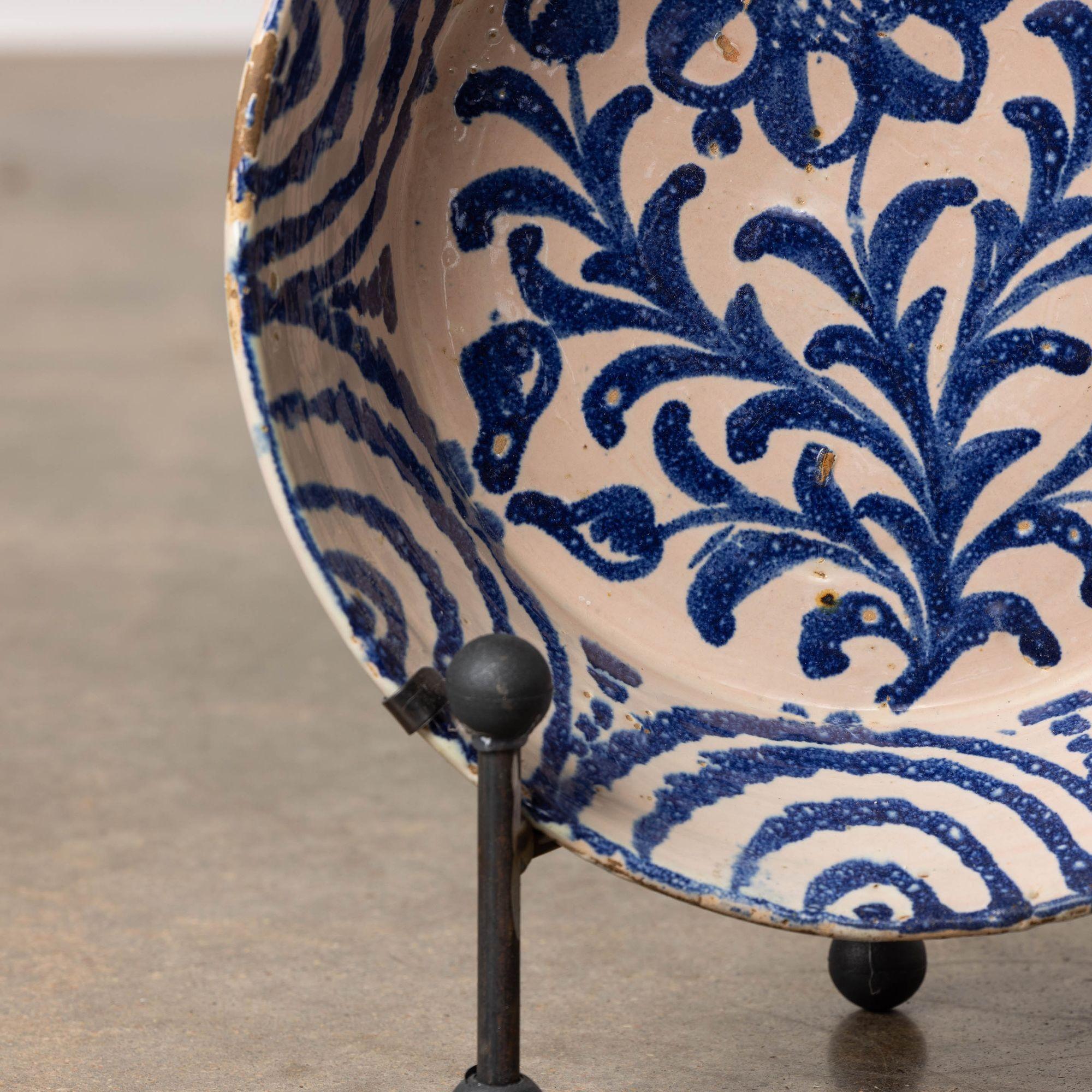19. Jahrhundert. Spanische blau-weiße Fajalauza Lebrillo-Schale aus Granada im Angebot 1