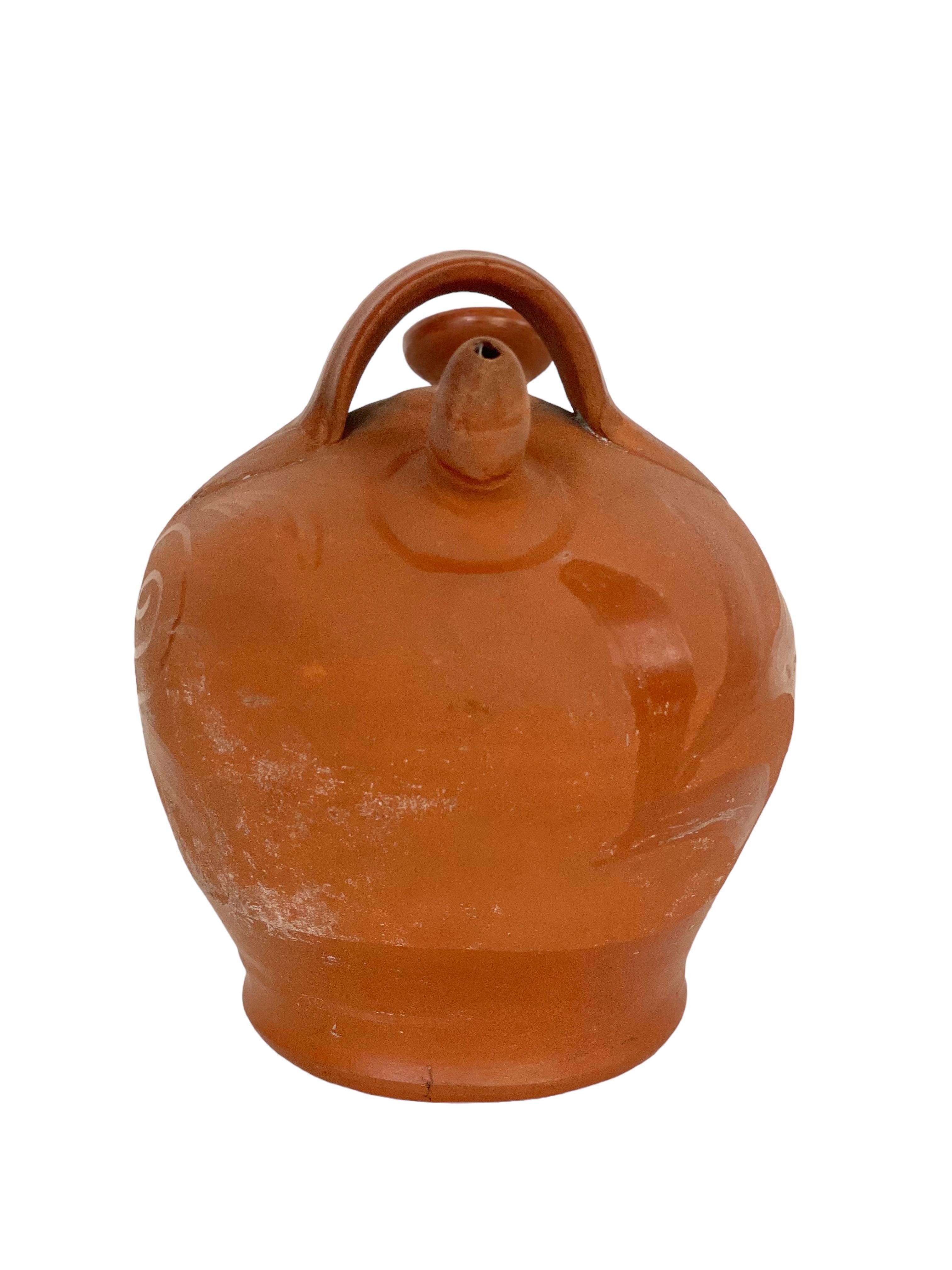 19th C. Spanish Botijo Water Cooling Jug in Unglazed Terracotta In Good Condition For Sale In LA CIOTAT, FR