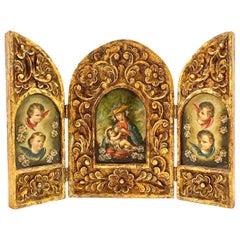 Trittico in legno dorato intagliato del XIX secolo di origine coloniale spagnola con la Vergine Maria & il Child & Child