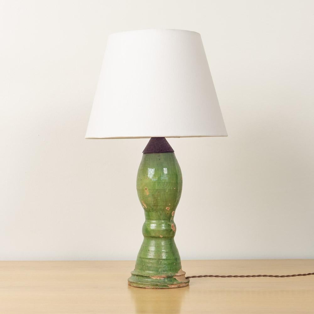 Spanische Terrakotta-Lampe mit grüner Glasur aus dem 19. (19. Jahrhundert) im Angebot