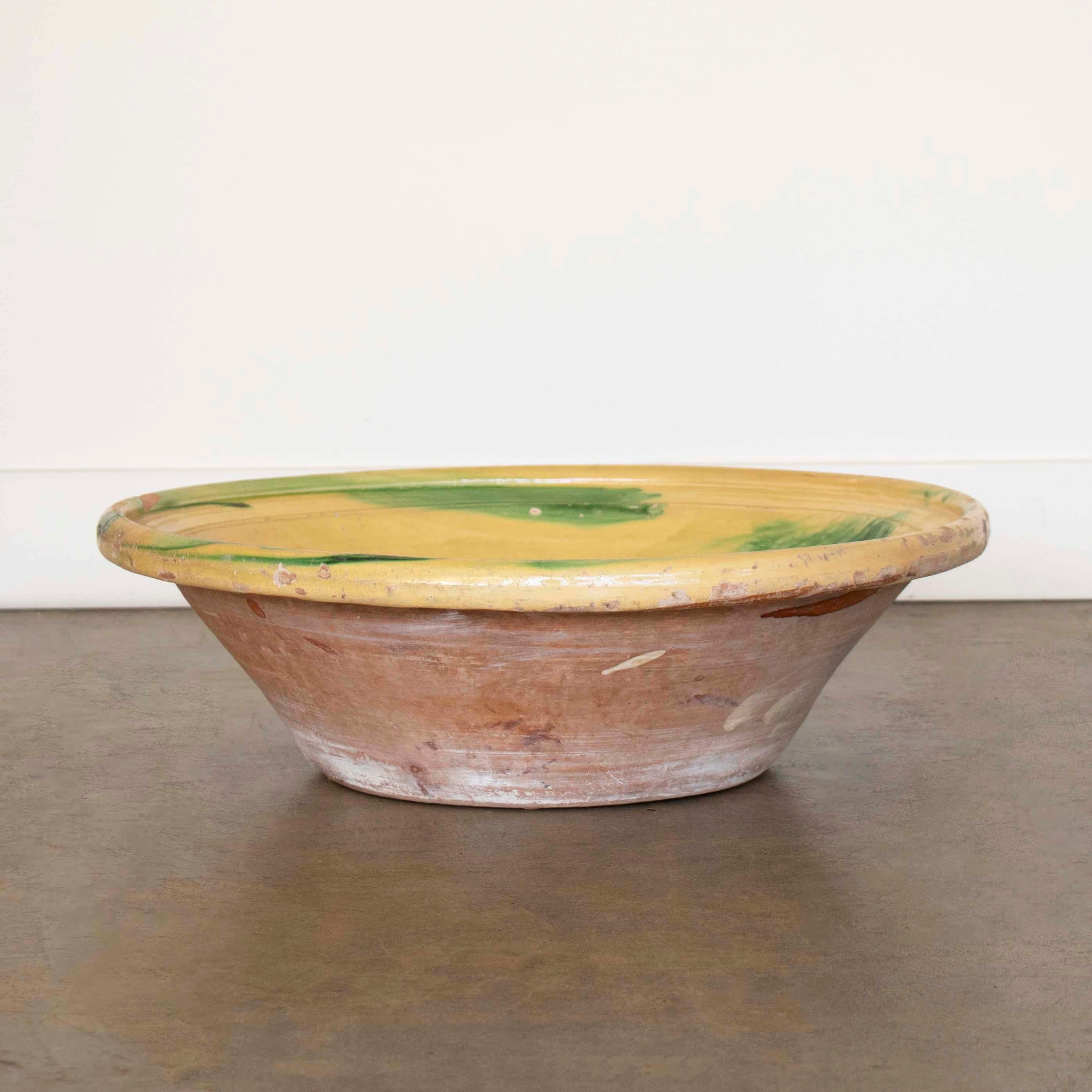 19e s. Bol Lebrillo espagnol jaune et vert Bon état - En vente à Los Angeles, CA