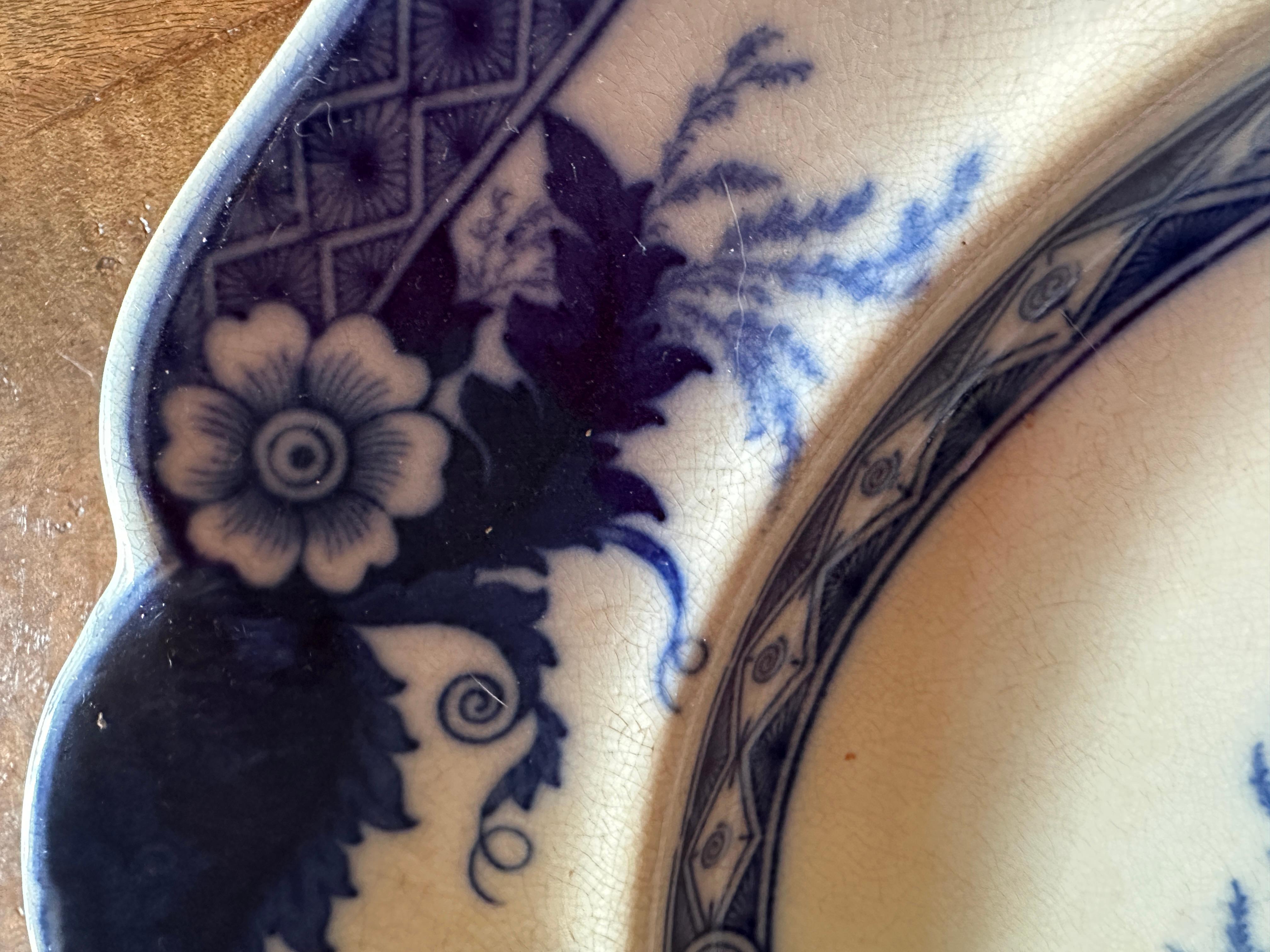 Plato para servir de Staffordshire del s. XIX, John Ridgways, transferencia floral azul. en venta 2