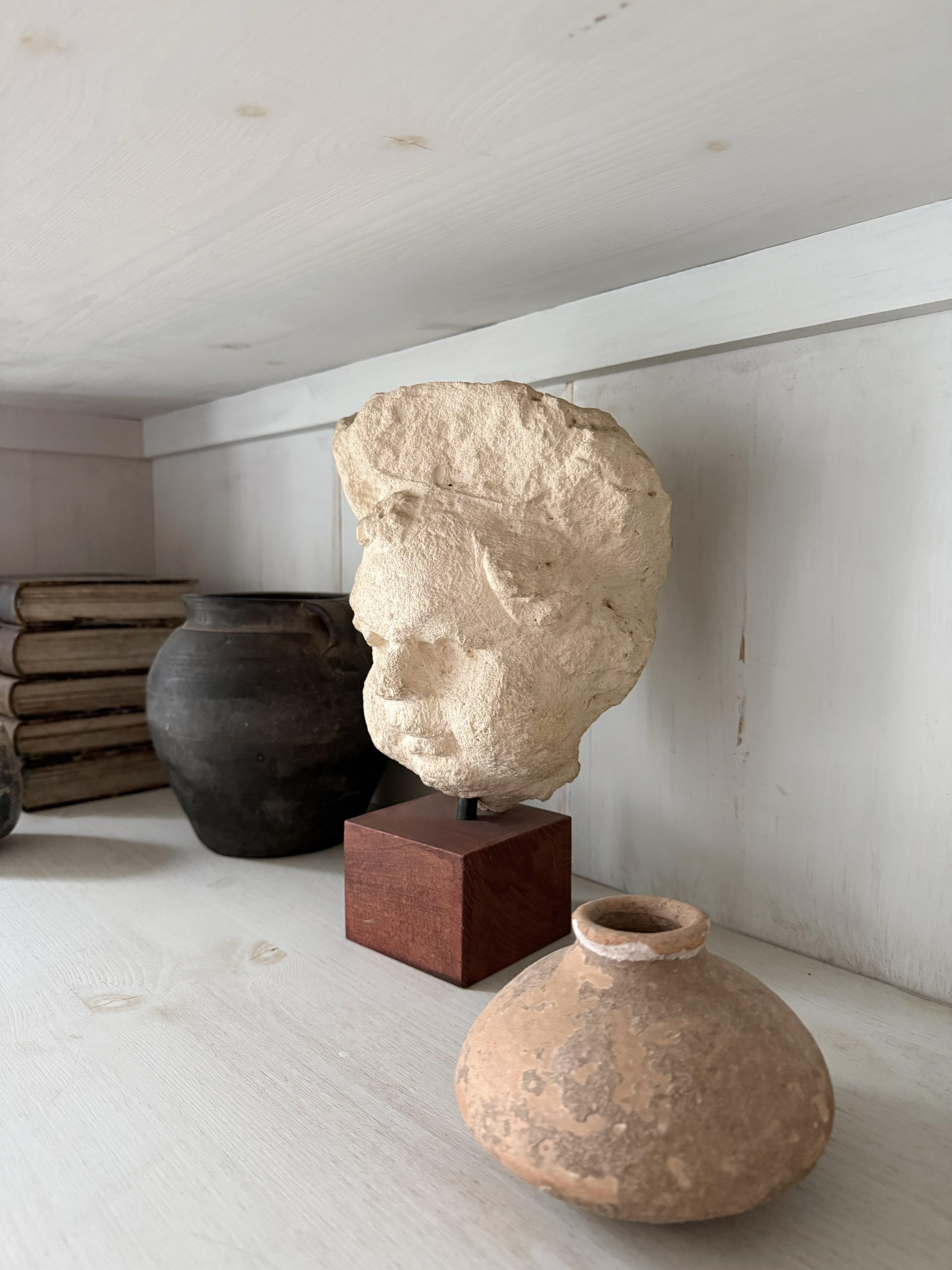 Testa di bambino scolpita in pietra del XIX secolo A.I.C. in vendita 4