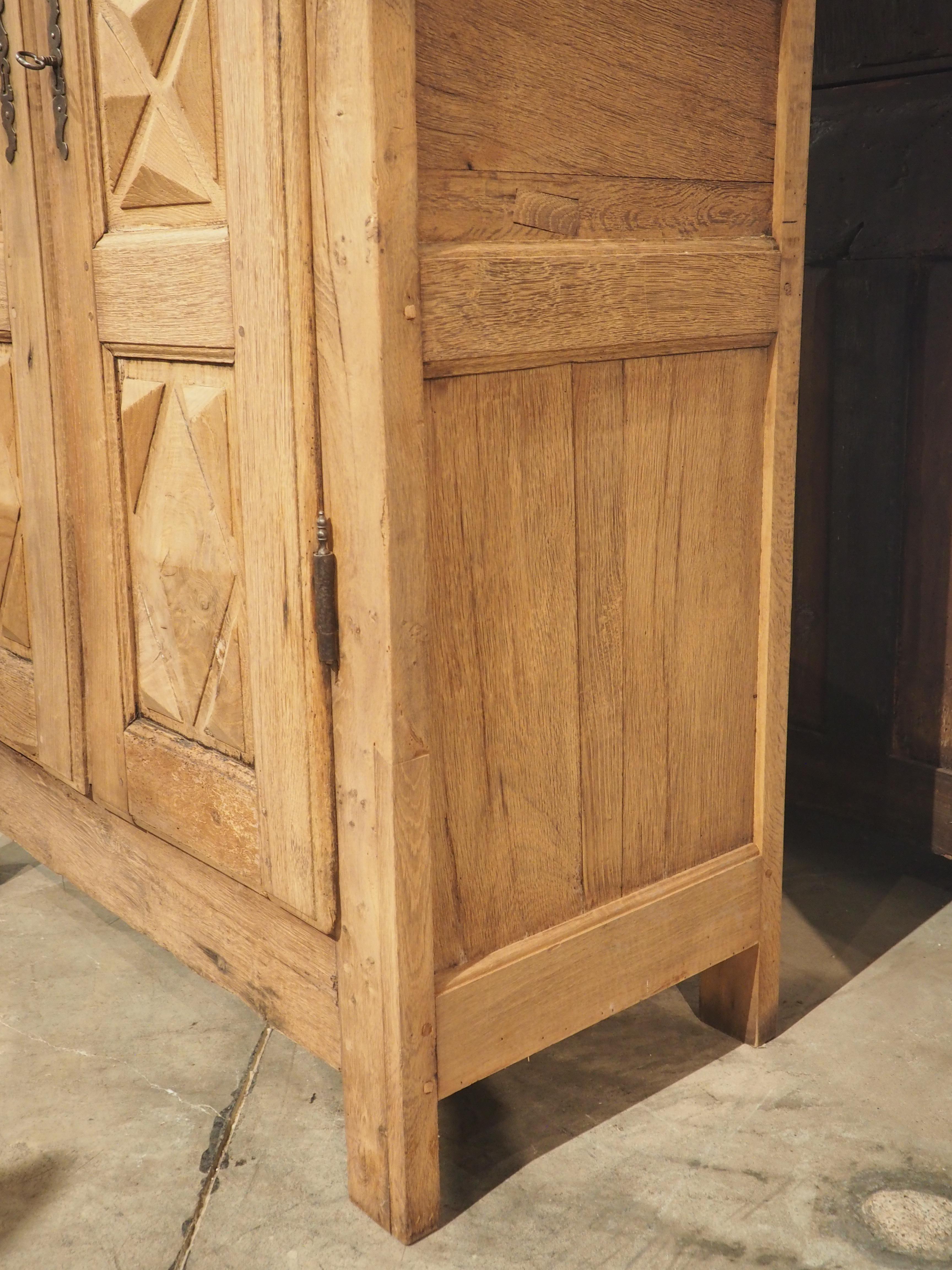 19th C. Stripped Oak and Chestnut Diamond Point Armoire from Brittany France In Good Condition In Dallas, TX