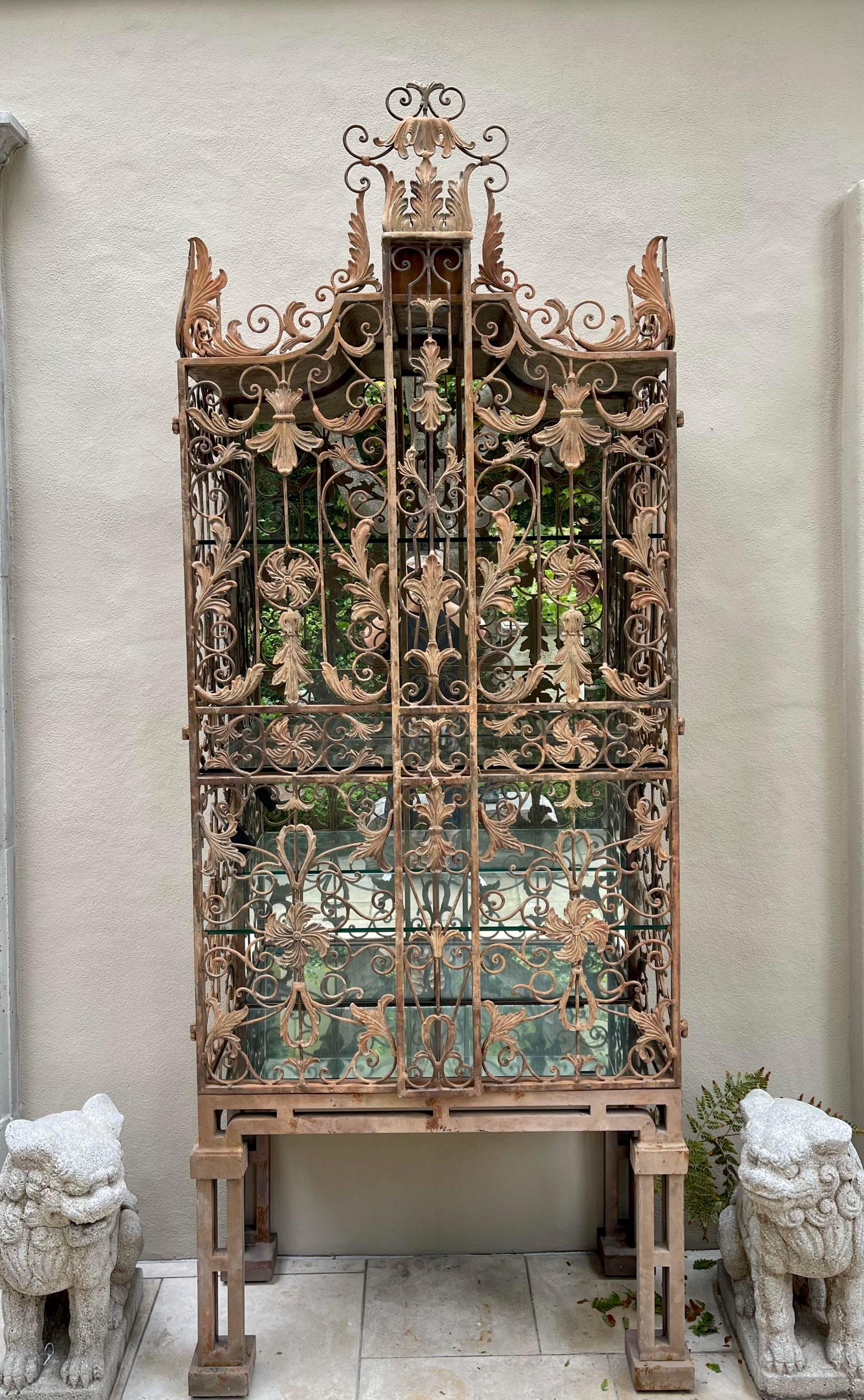 19th C Style Wrought Iron Italian Indoor Outdoor Display Cabinet In Good Condition In LOS ANGELES, CA