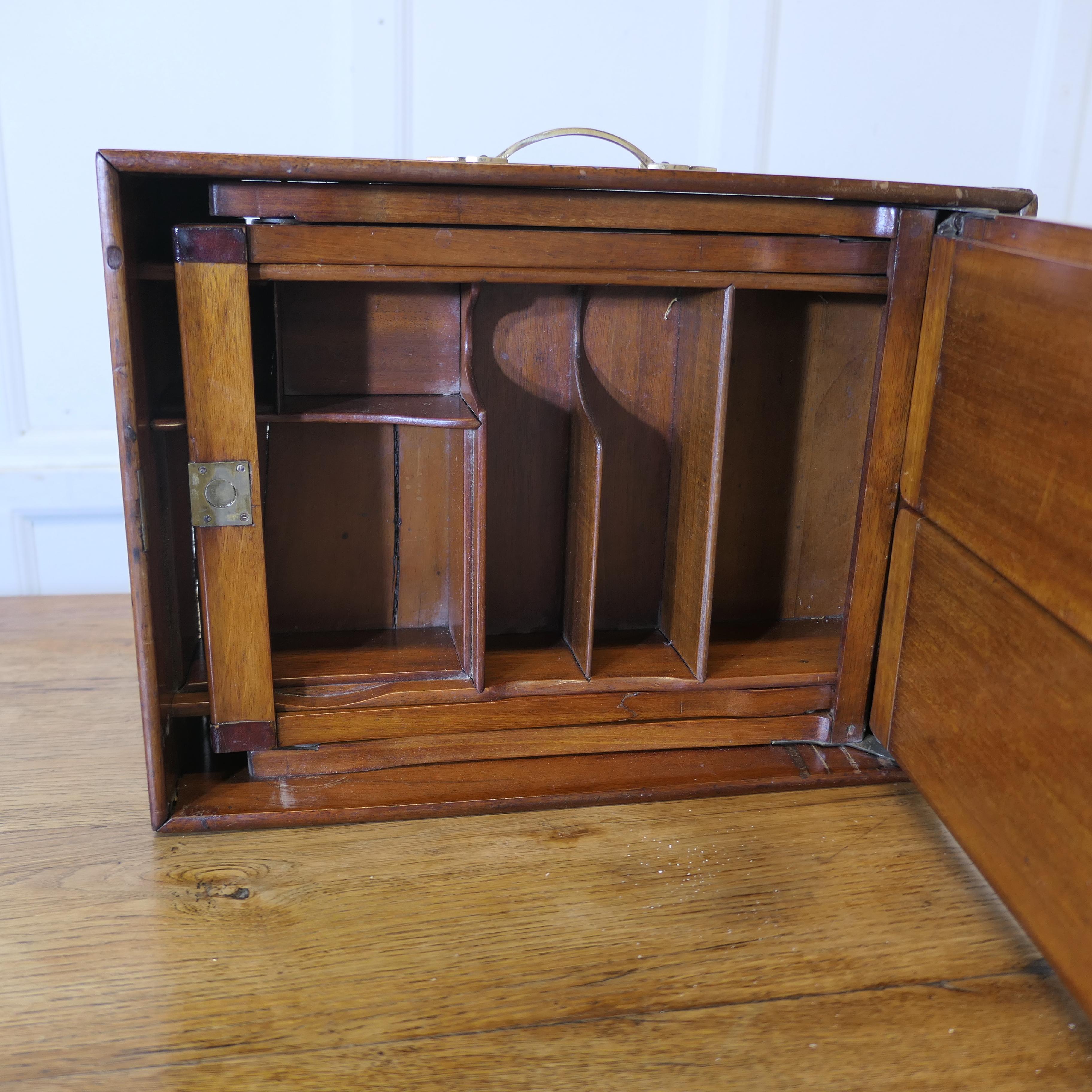 A.C.I.C. Boîte/table d'instruments métamorphiques pour géomètres    Une pièce très rare Bon état - En vente à Godshill, Isle of Wight