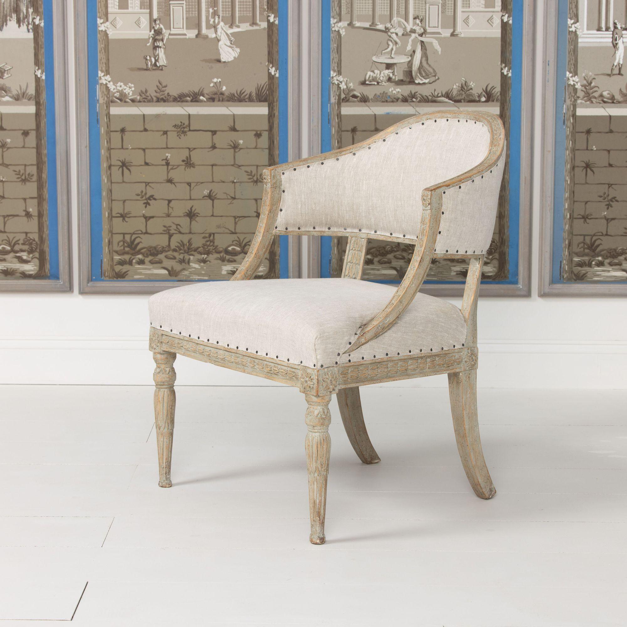 19. Jahrhundert. Schwedischer Gustavianischer Sessel mit bemalter Fassrückenlehne (Handgeschnitzt) im Angebot