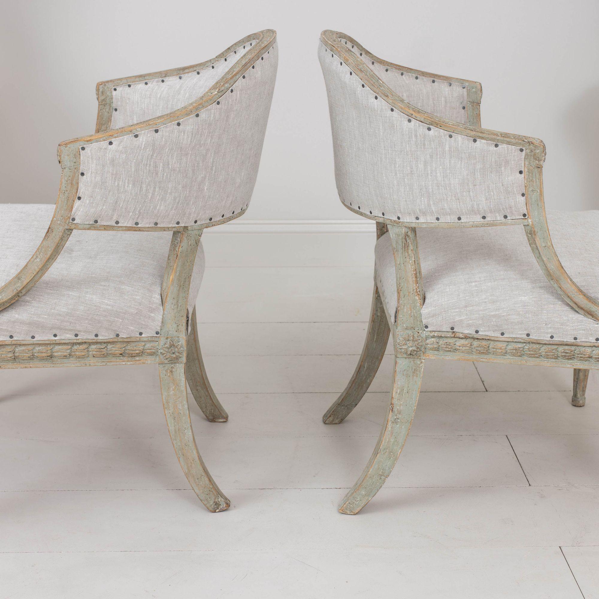19th c. Pair of Swedish Gustavian Painted Barrel Back Armchairs For Sale 10