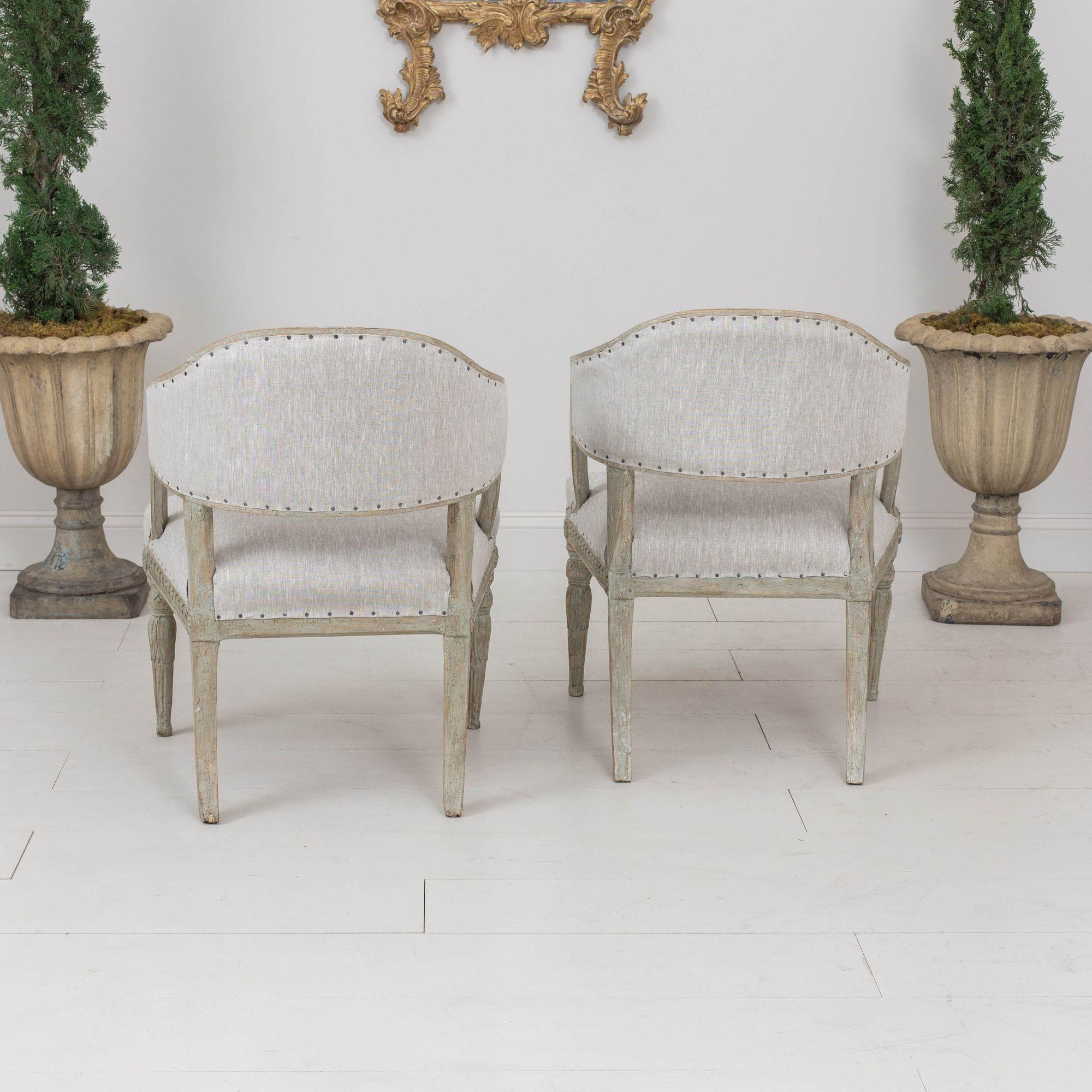 19th c. Pair of Swedish Gustavian Painted Barrel Back Armchairs For Sale 13