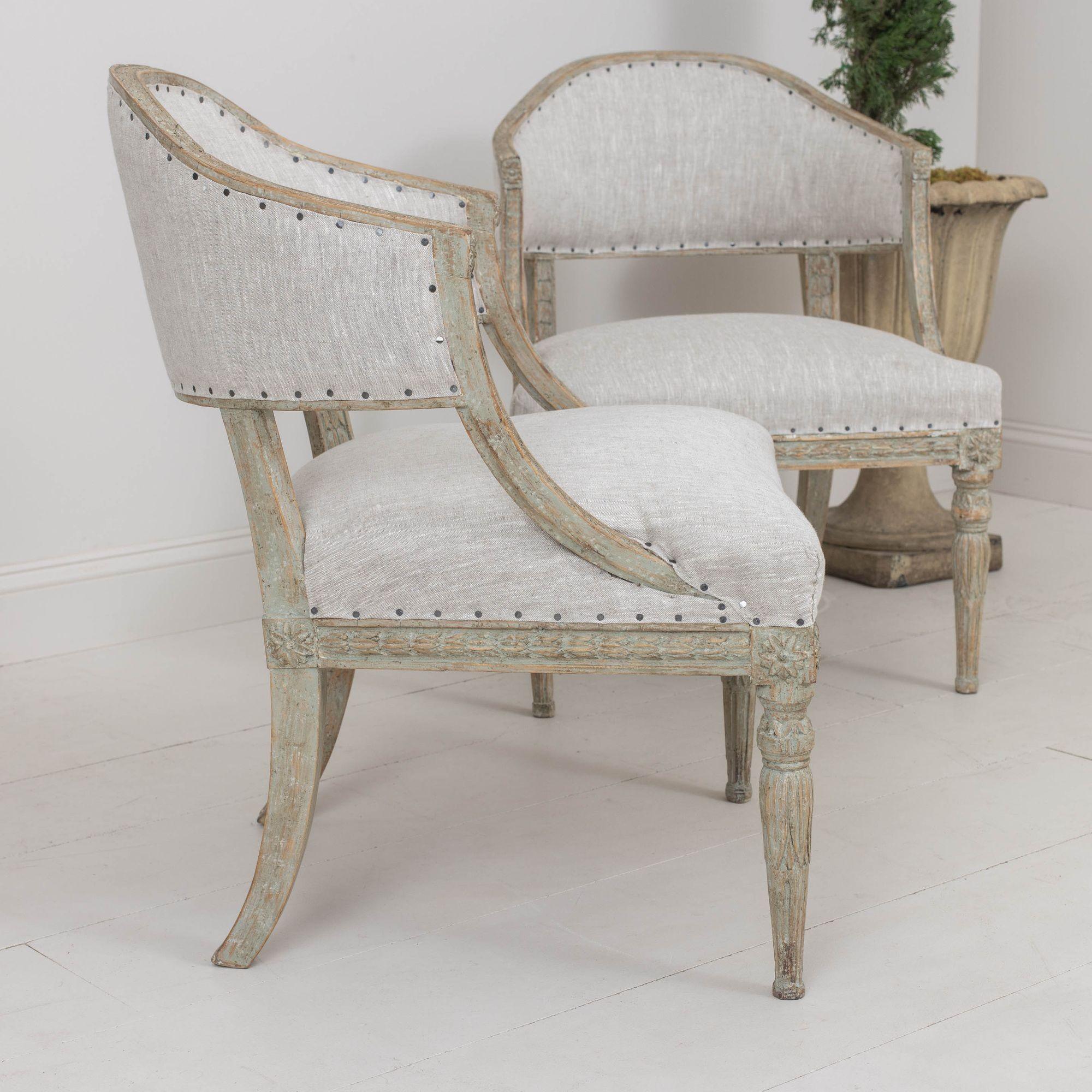Hand-Carved 19th c. Pair of Swedish Gustavian Painted Barrel Back Armchairs For Sale