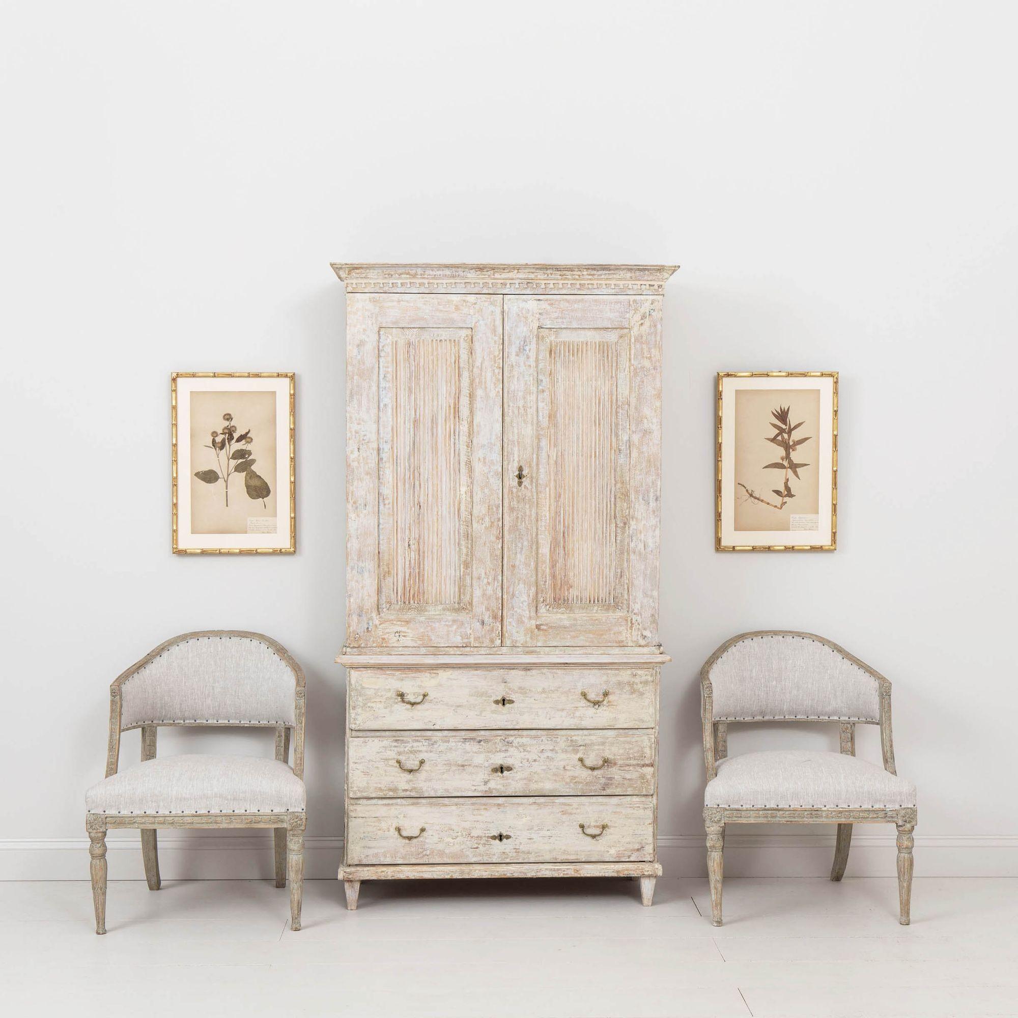 19th c. Swedish Gustavian Period Cabinet in Original Paint 10